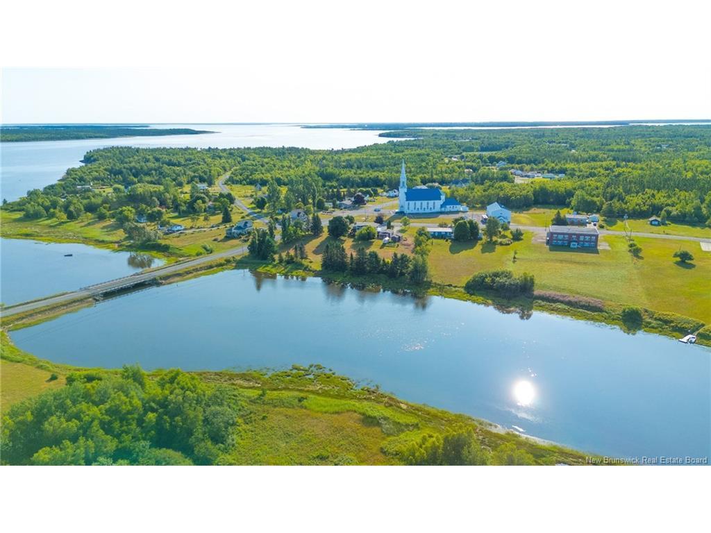 









1726


335

RTE,
Saint-Simon,




NB
E8P 2B5

