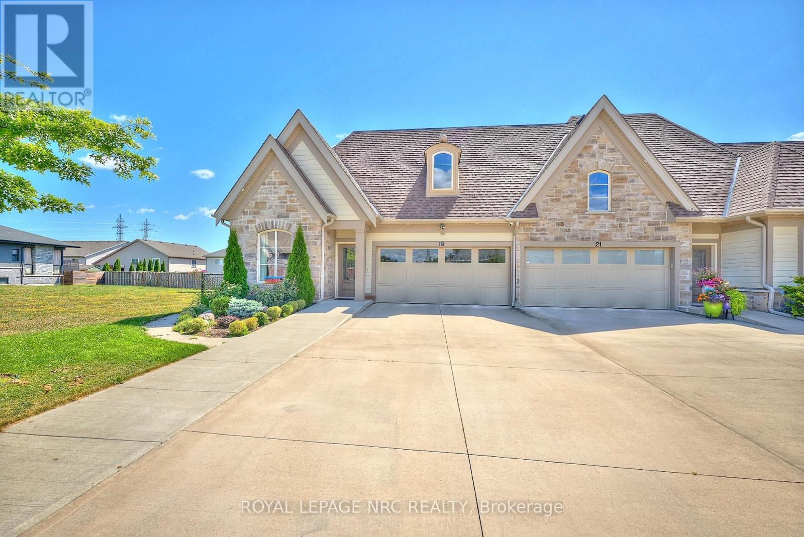 












19 FRANCESCO CRESCENT

,
St. Catharines (Rykert/Vansickle),




Ontario
L2S4C7

