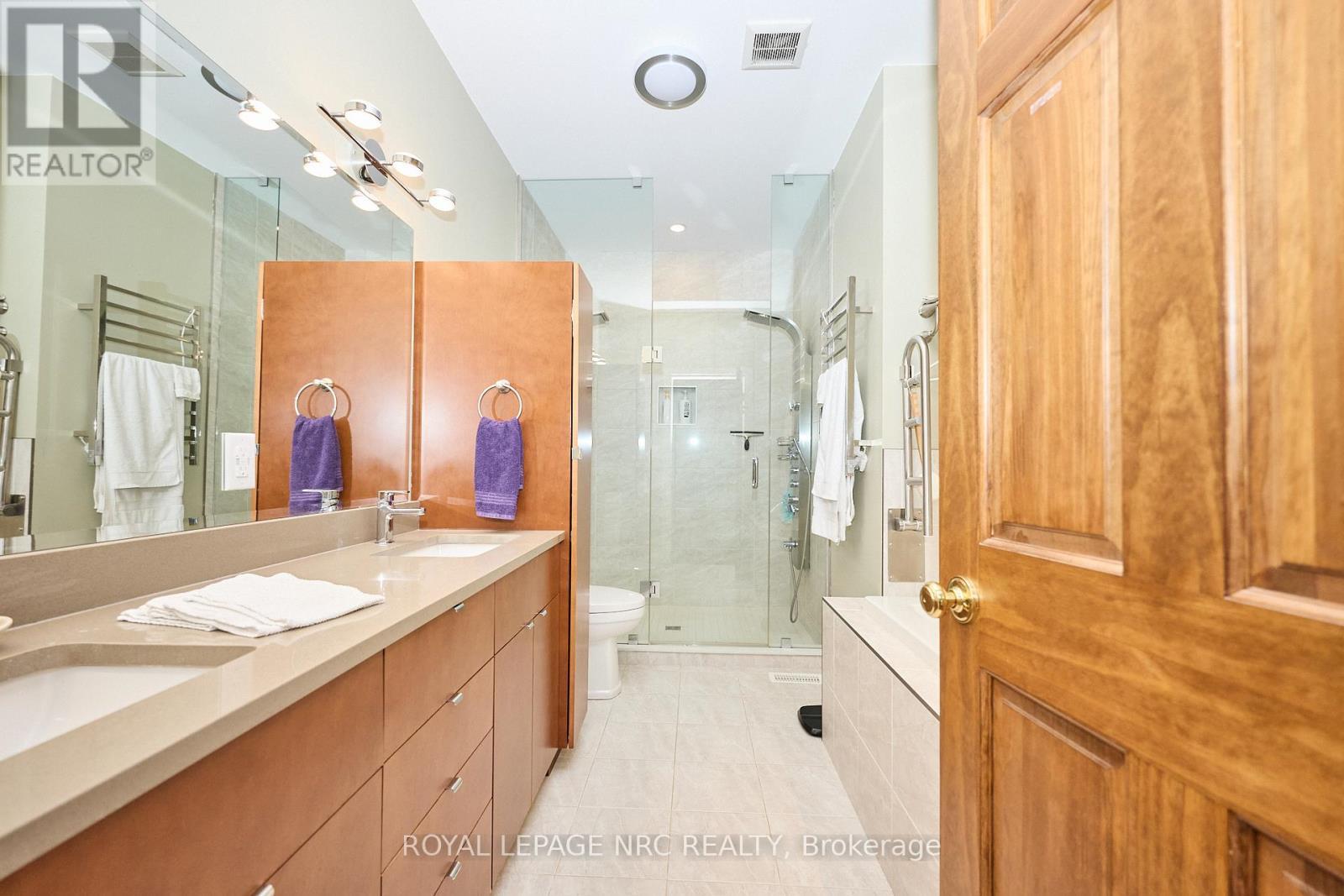 












19 FRANCESCO CRESCENT

,
St. Catharines (Rykert/Vansickle),




Ontario
L2S4C7

