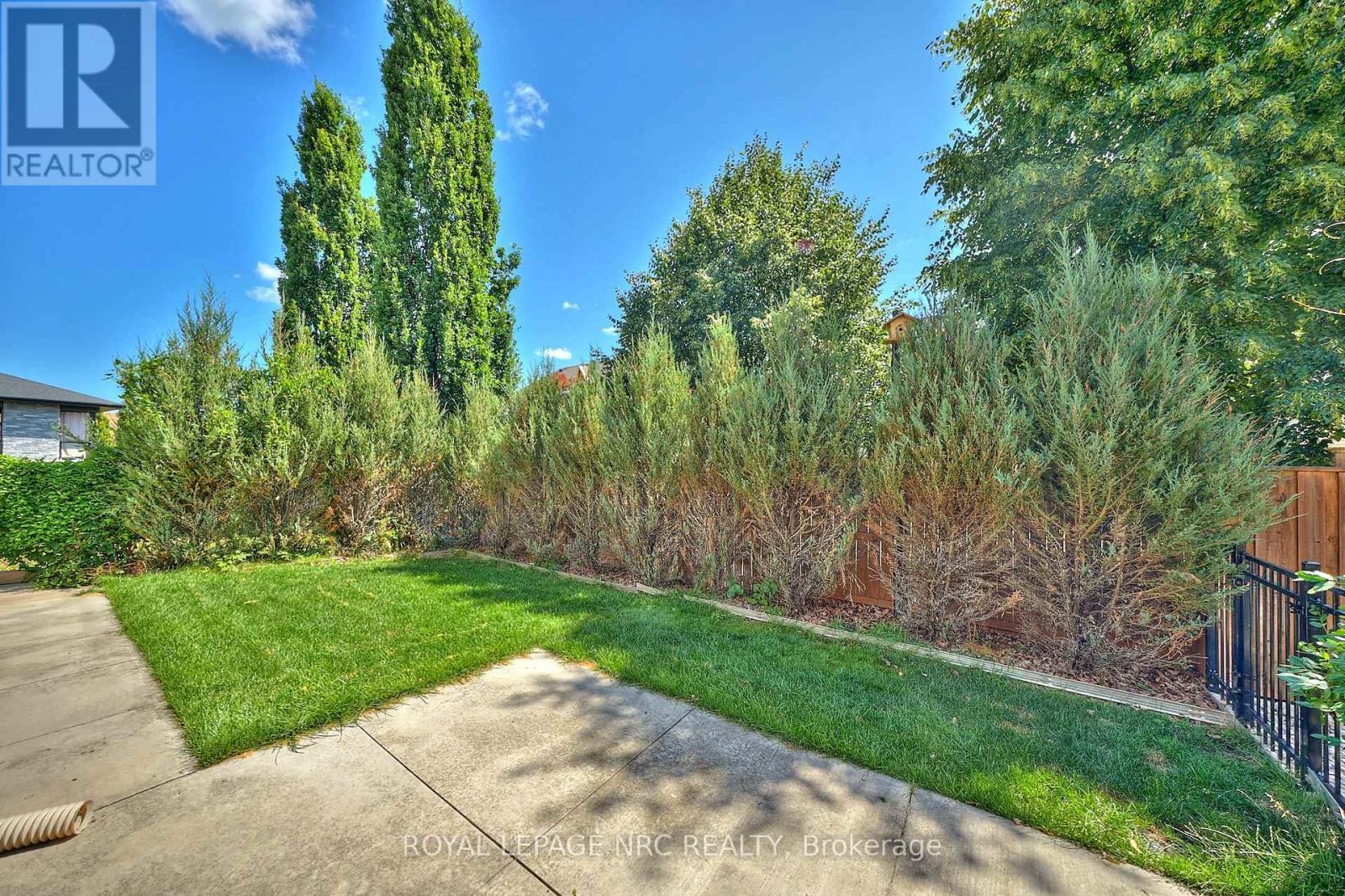 












19 FRANCESCO CRESCENT

,
St. Catharines (Rykert/Vansickle),




Ontario
L2S4C7

