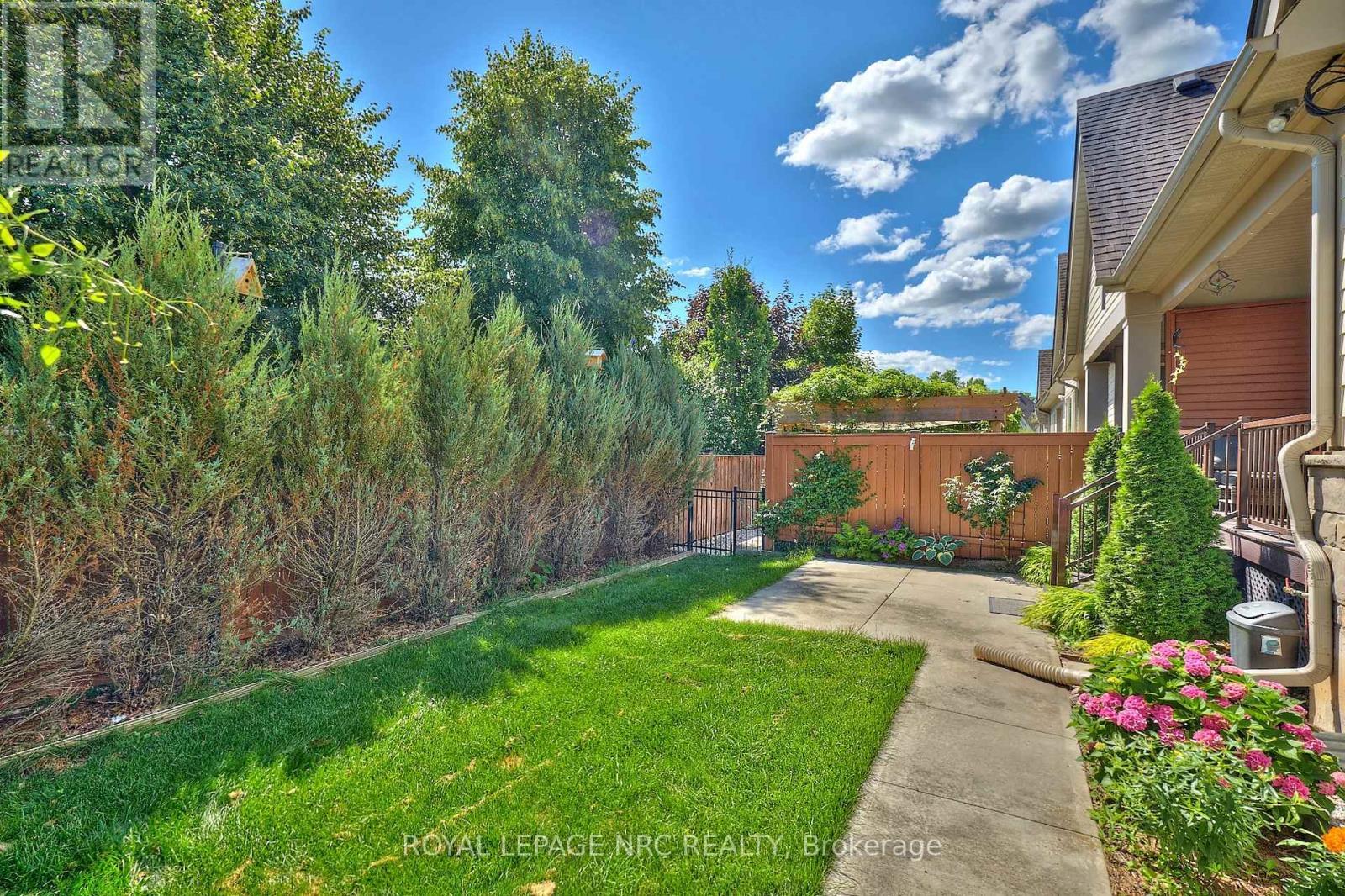 












19 FRANCESCO CRESCENT

,
St. Catharines (Rykert/Vansickle),




Ontario
L2S4C7

