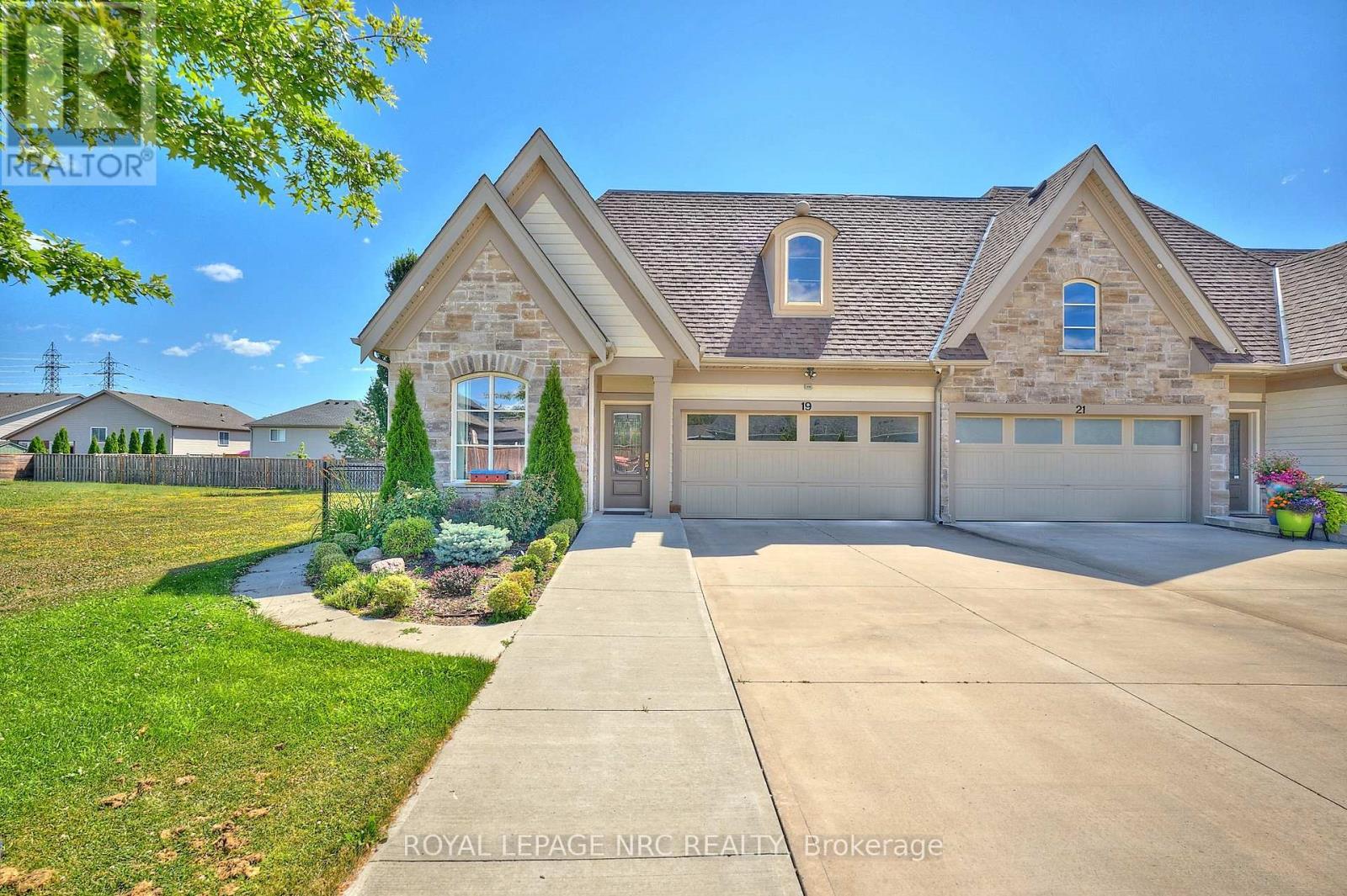 












19 FRANCESCO CRESCENT

,
St. Catharines (Rykert/Vansickle),




Ontario
L2S4C7

