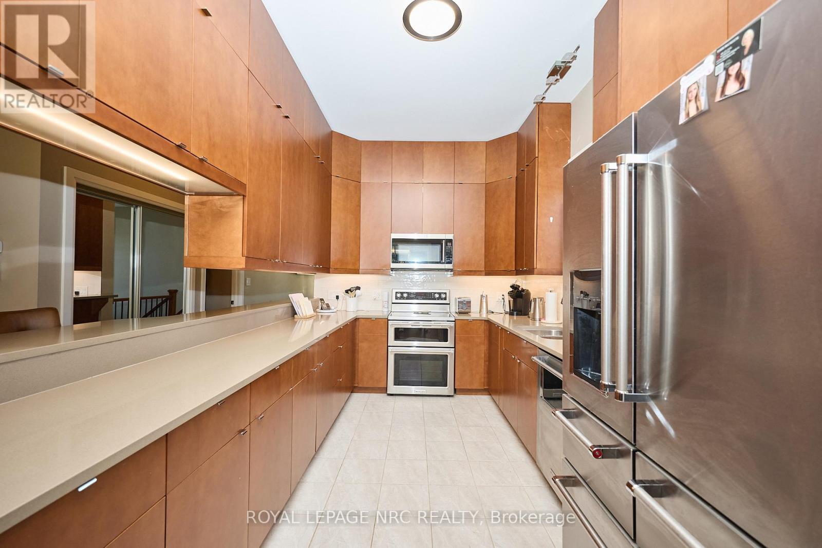












19 FRANCESCO CRESCENT

,
St. Catharines (Rykert/Vansickle),




Ontario
L2S4C7

