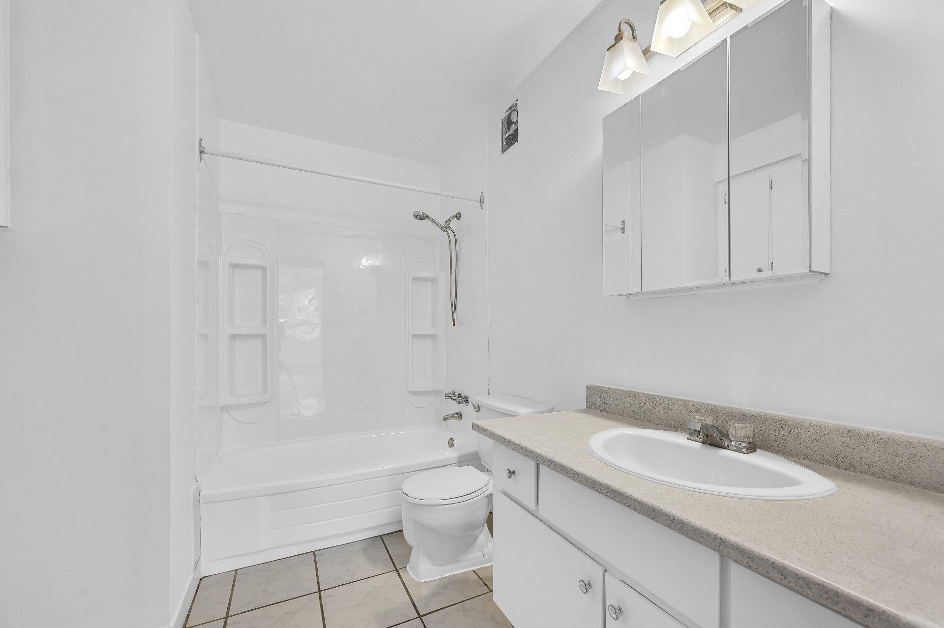 









369

 - 370


Rue Desjardins N.

,
Granby,




QC
J2G8L6

