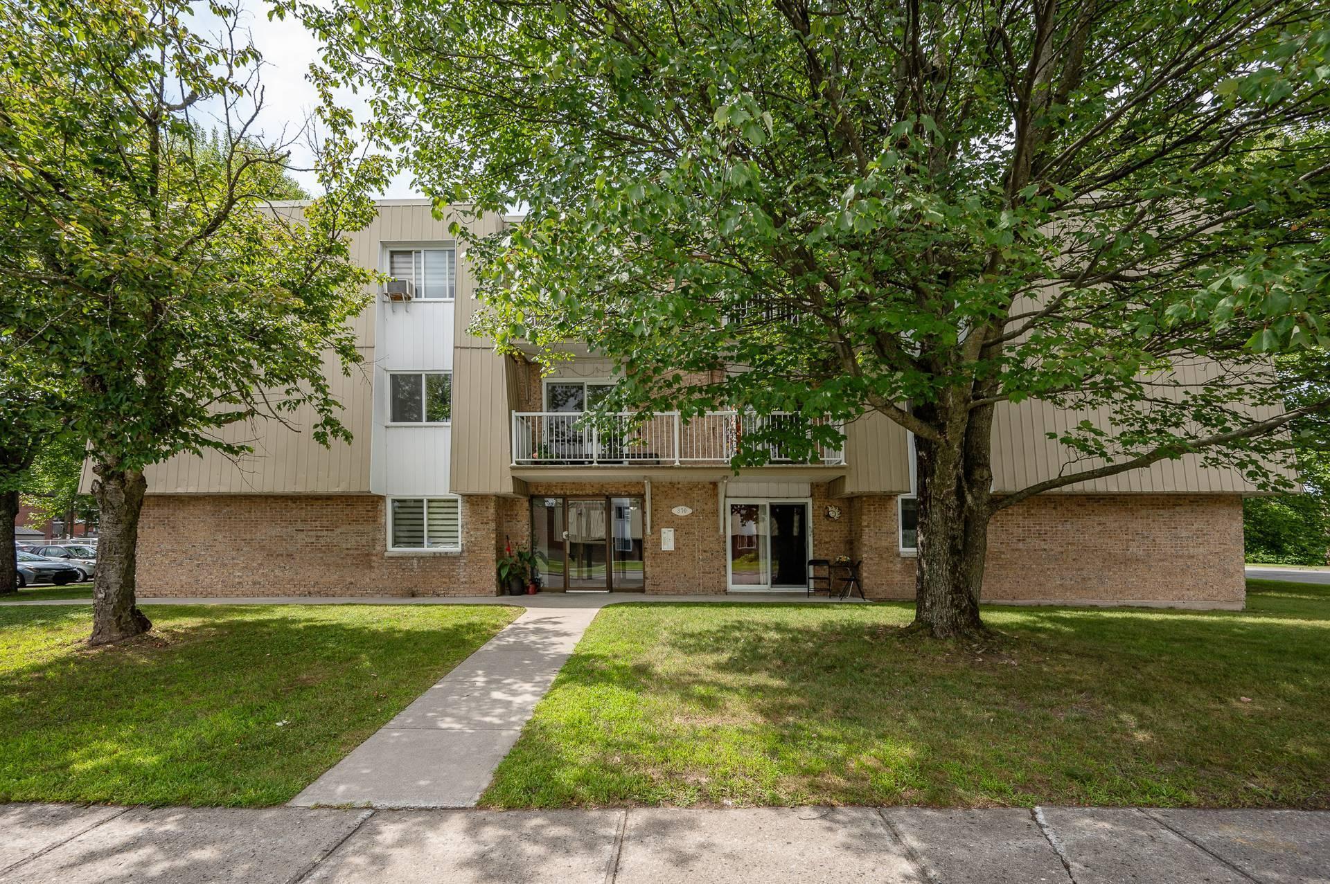 









369

 - 370


Rue Desjardins N.

,
Granby,




QC
J2G8L6

