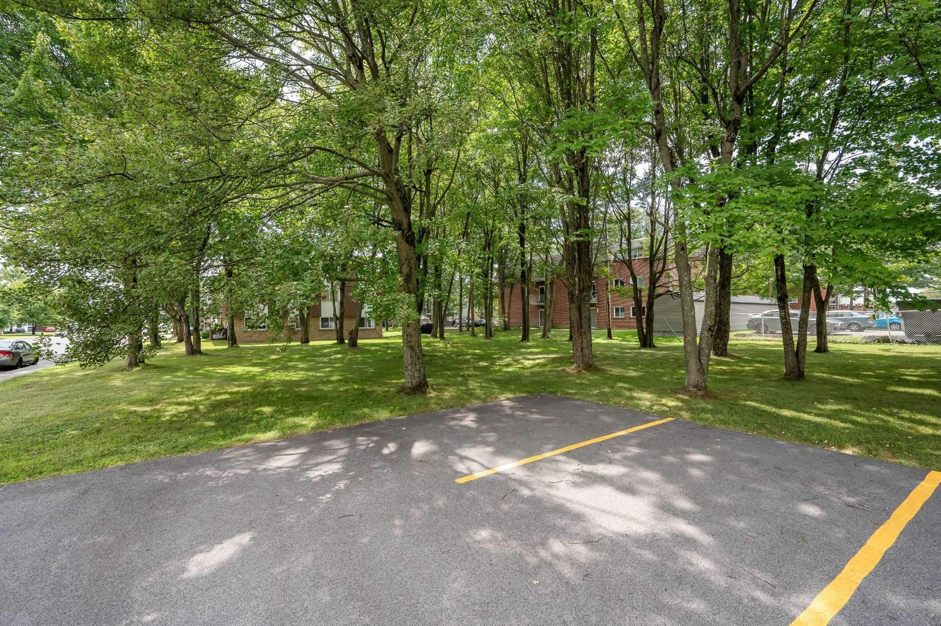 









369

 - 370


Rue Desjardins N.

,
Granby,




QC
J2G8L6

