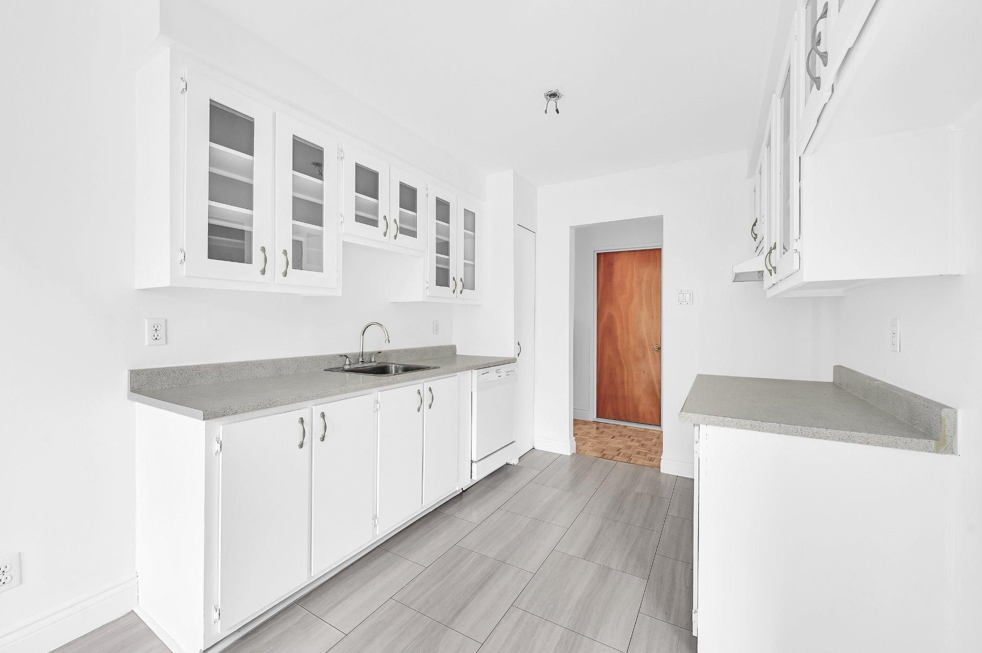 









369

 - 370


Rue Desjardins N.

,
Granby,




QC
J2G8L6

