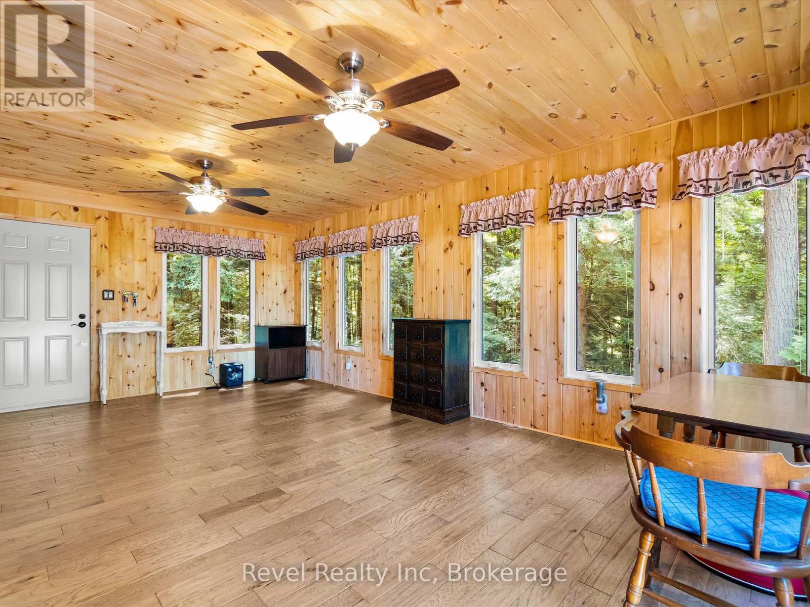 












1022 BIRD LAKE CRESCENT

,
Bracebridge (Oakley),




Ontario
P1L1X1

