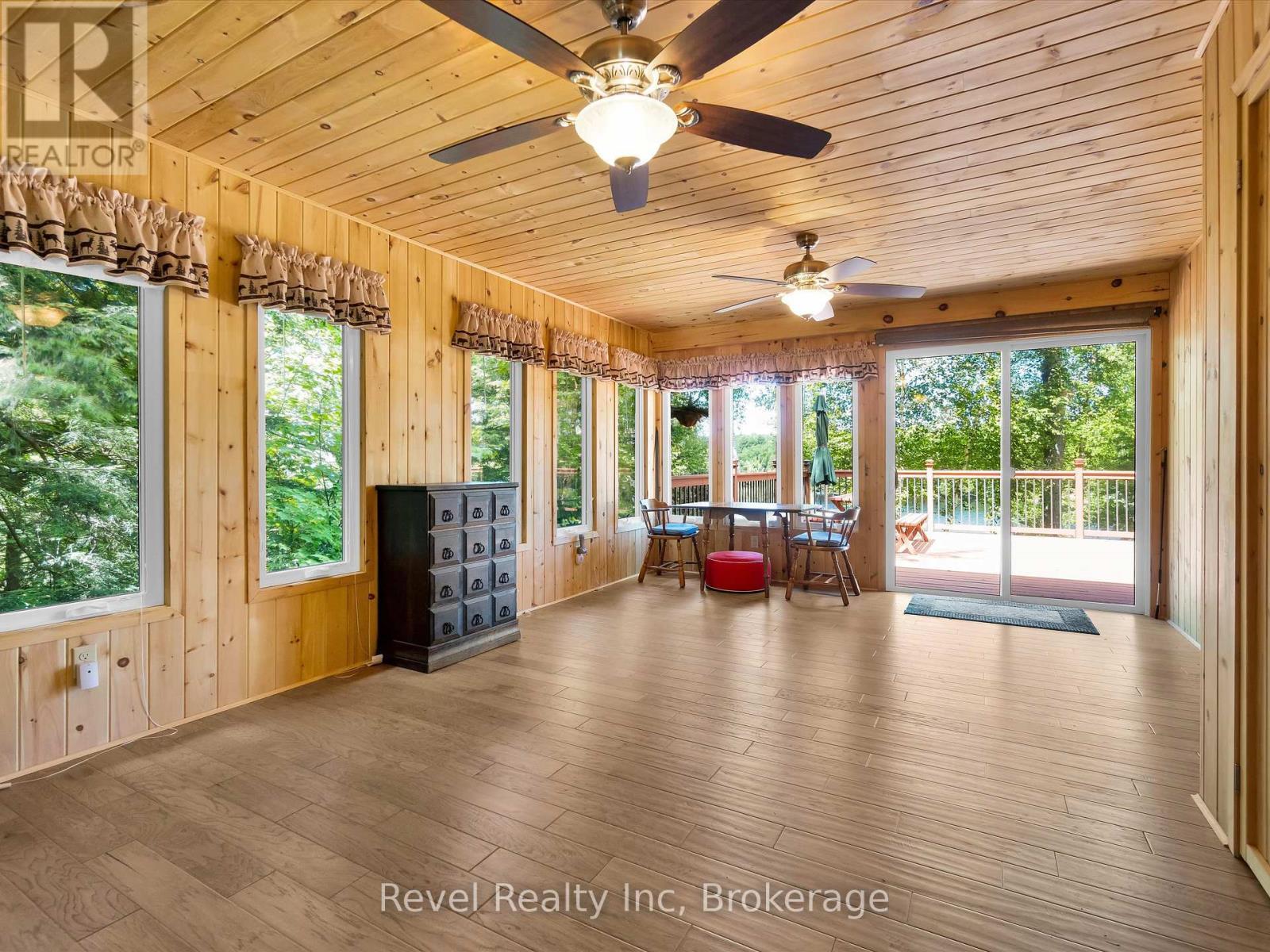 












1022 BIRD LAKE CRESCENT

,
Bracebridge (Oakley),




Ontario
P1L1X1

