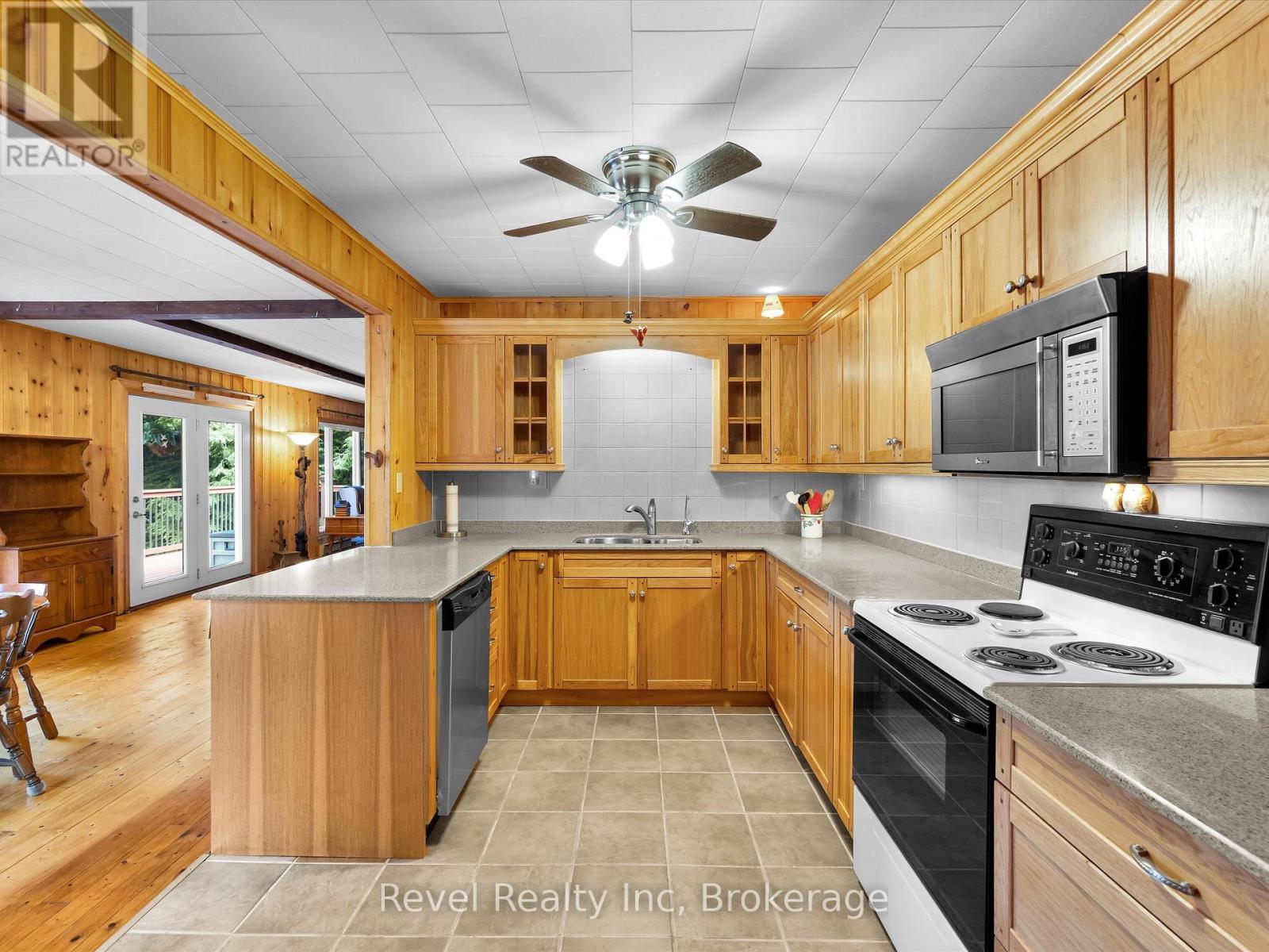 












1022 BIRD LAKE CRESCENT

,
Bracebridge (Oakley),




Ontario
P1L1X1

