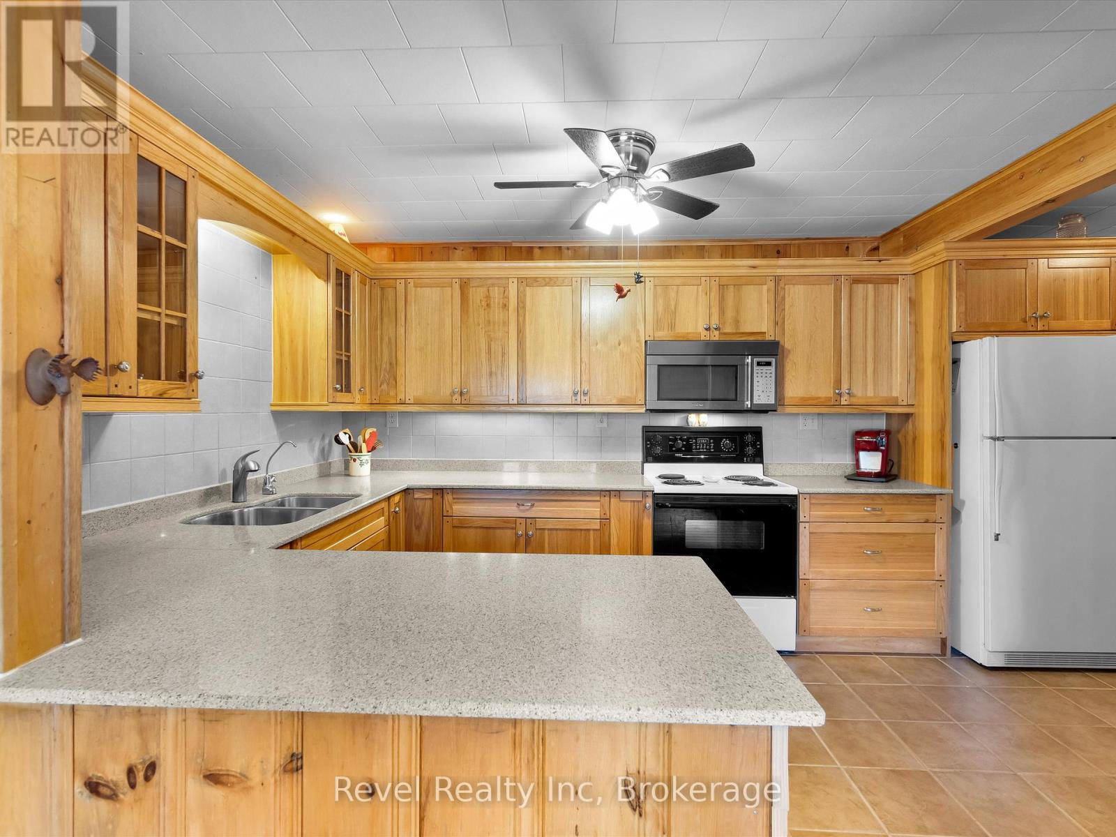 












1022 BIRD LAKE CRESCENT

,
Bracebridge (Oakley),




Ontario
P1L1X1

