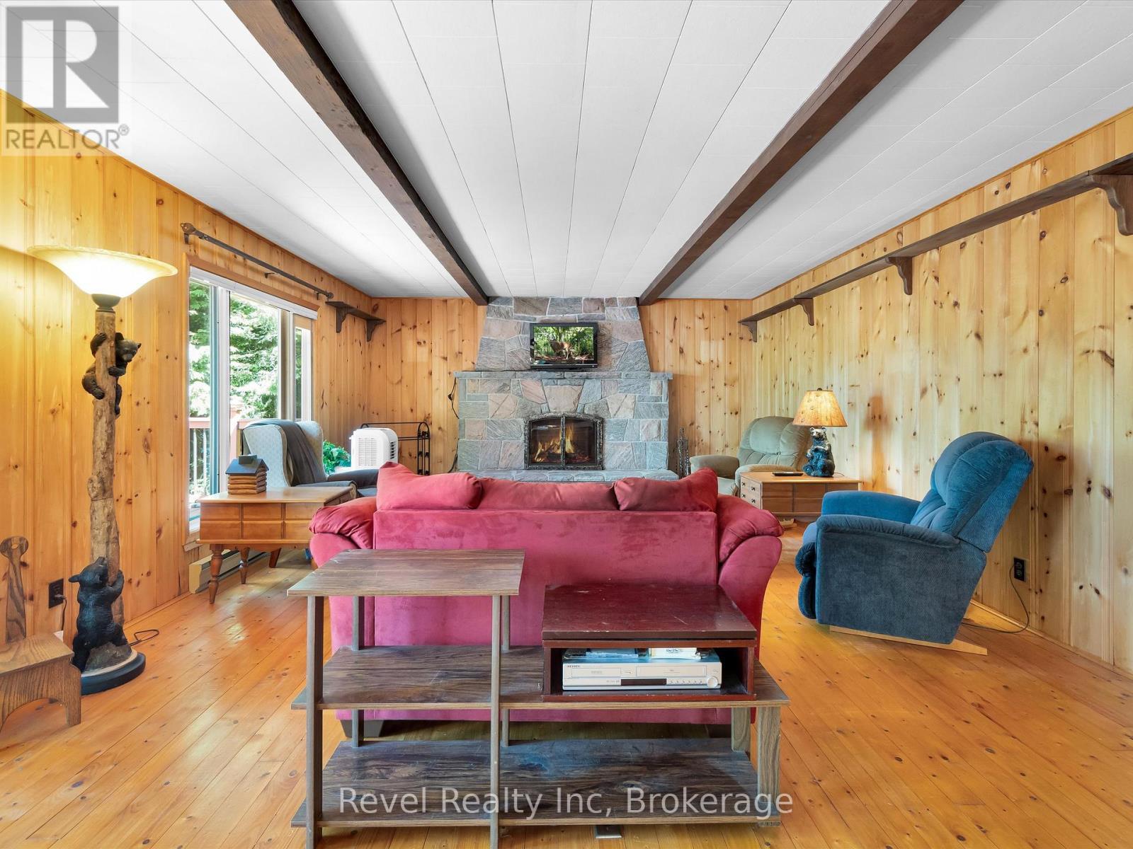 












1022 BIRD LAKE CRESCENT

,
Bracebridge (Oakley),




Ontario
P1L1X1

