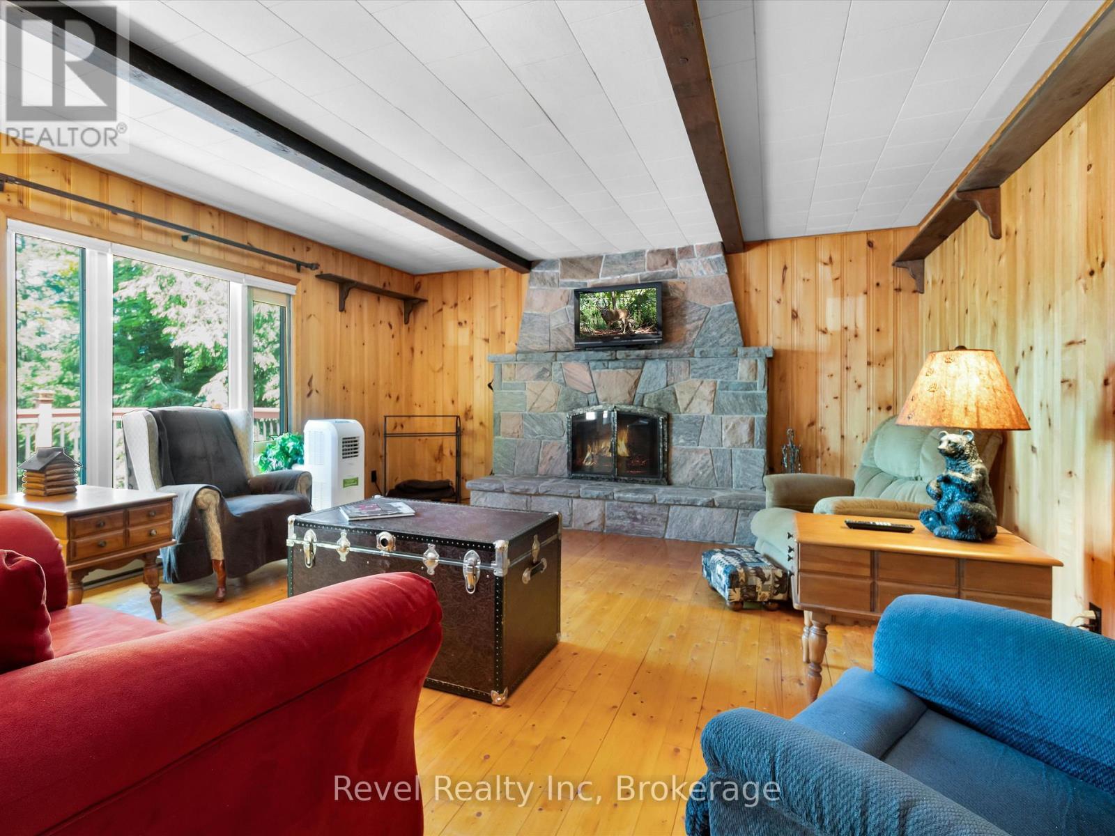 












1022 BIRD LAKE CRESCENT

,
Bracebridge (Oakley),




Ontario
P1L1X1


