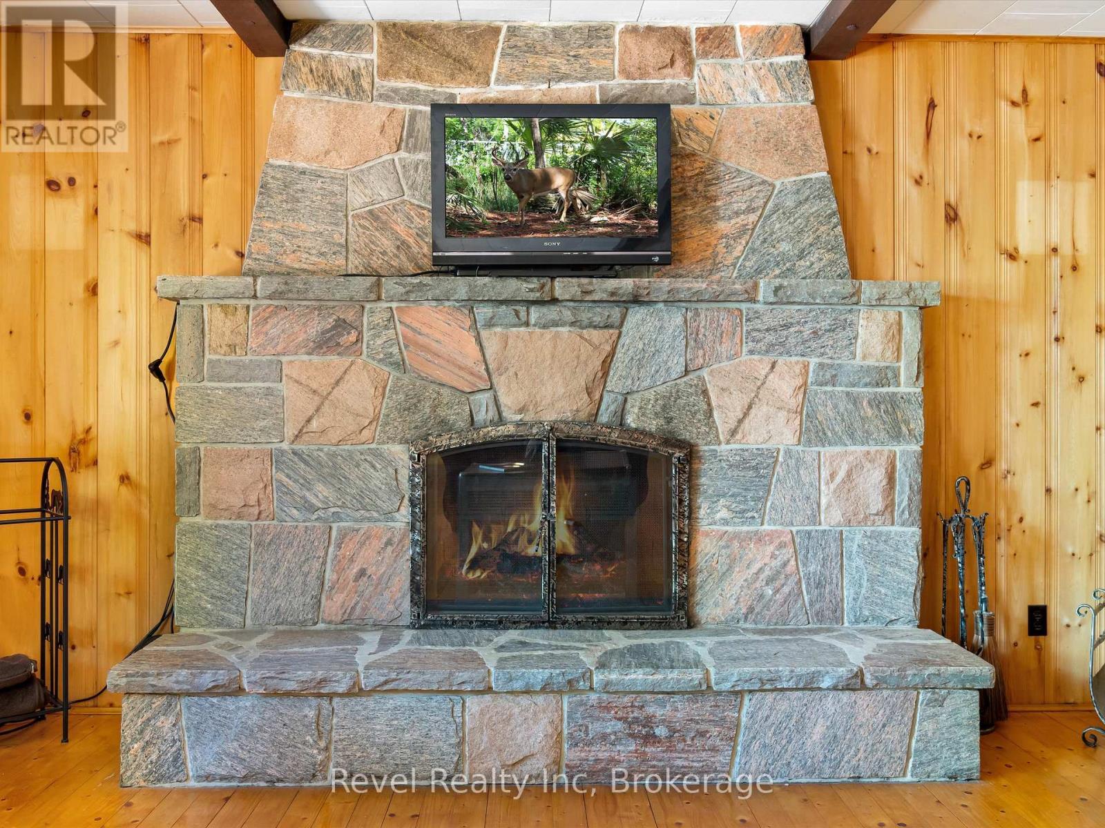 












1022 BIRD LAKE CRESCENT

,
Bracebridge (Oakley),




Ontario
P1L1X1


