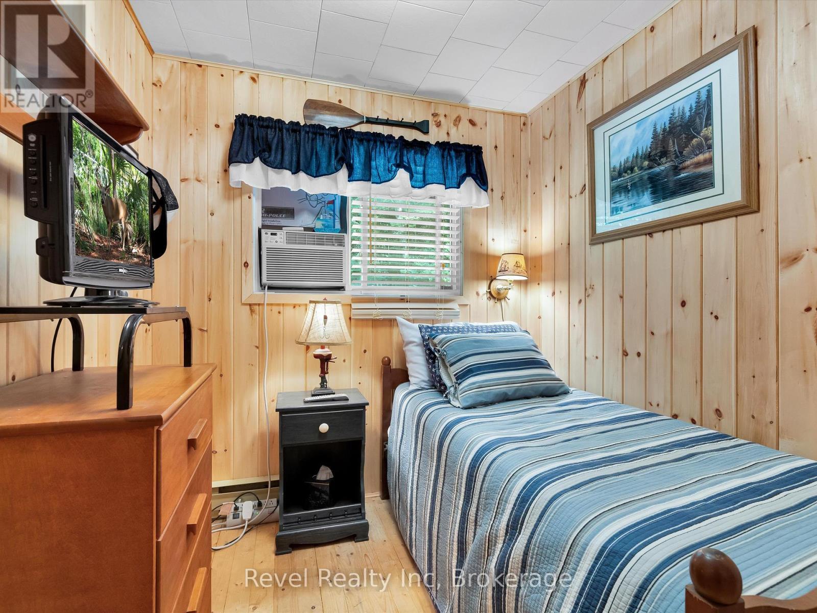 












1022 BIRD LAKE CRESCENT

,
Bracebridge (Oakley),




Ontario
P1L1X1

