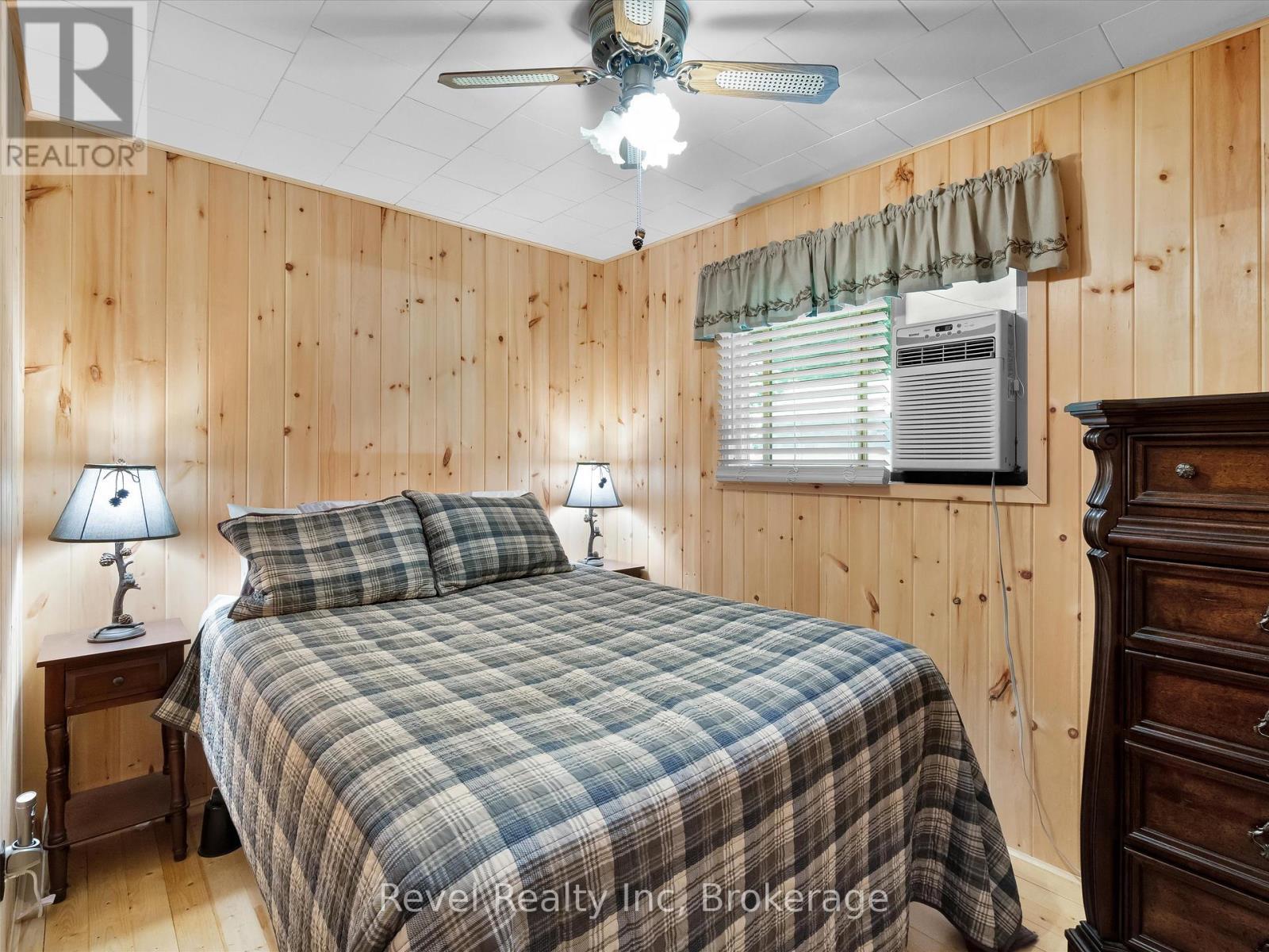 












1022 BIRD LAKE CRESCENT

,
Bracebridge (Oakley),




Ontario
P1L1X1

