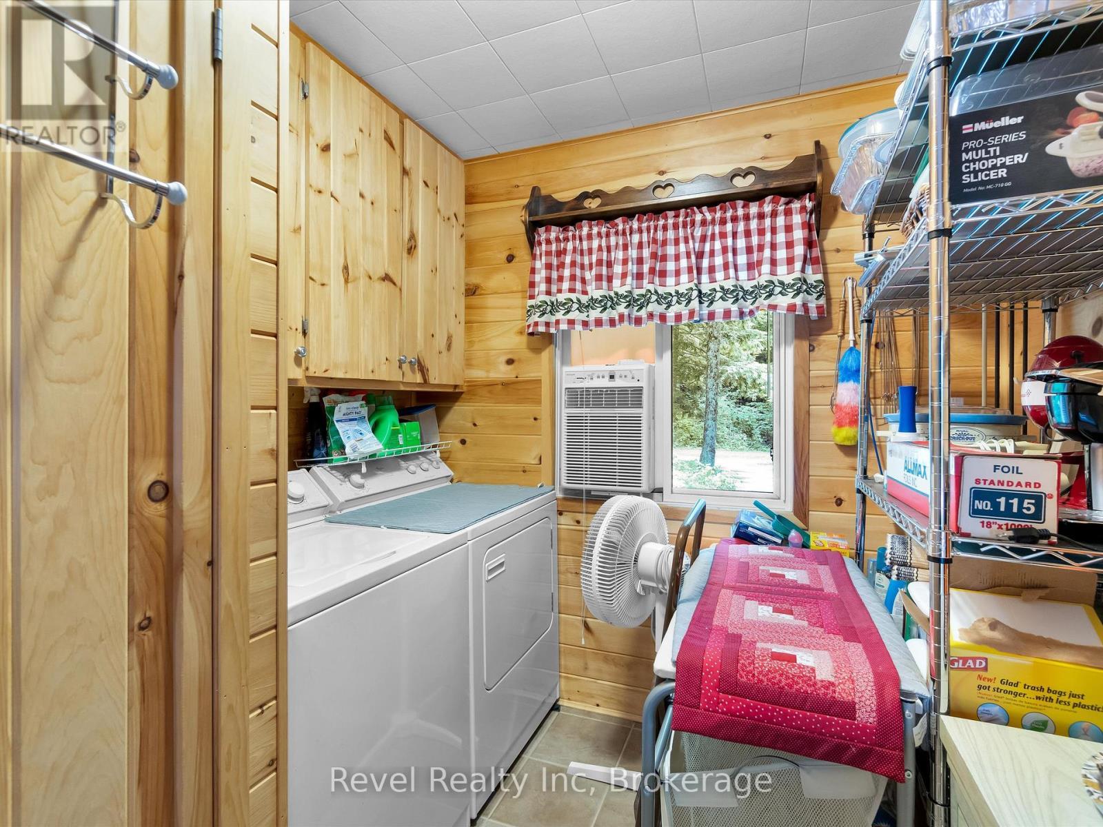 












1022 BIRD LAKE CRESCENT

,
Bracebridge (Oakley),




Ontario
P1L1X1

