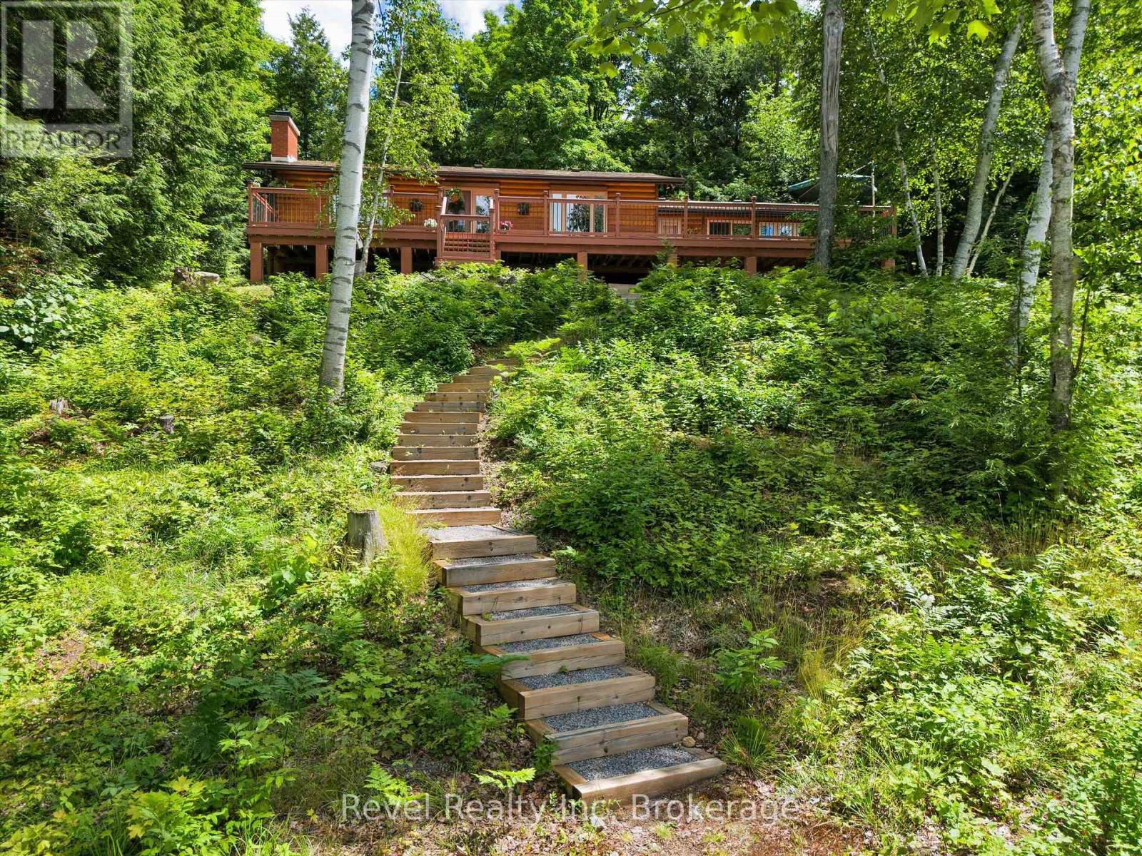 












1022 BIRD LAKE CRESCENT

,
Bracebridge (Oakley),




Ontario
P1L1X1

