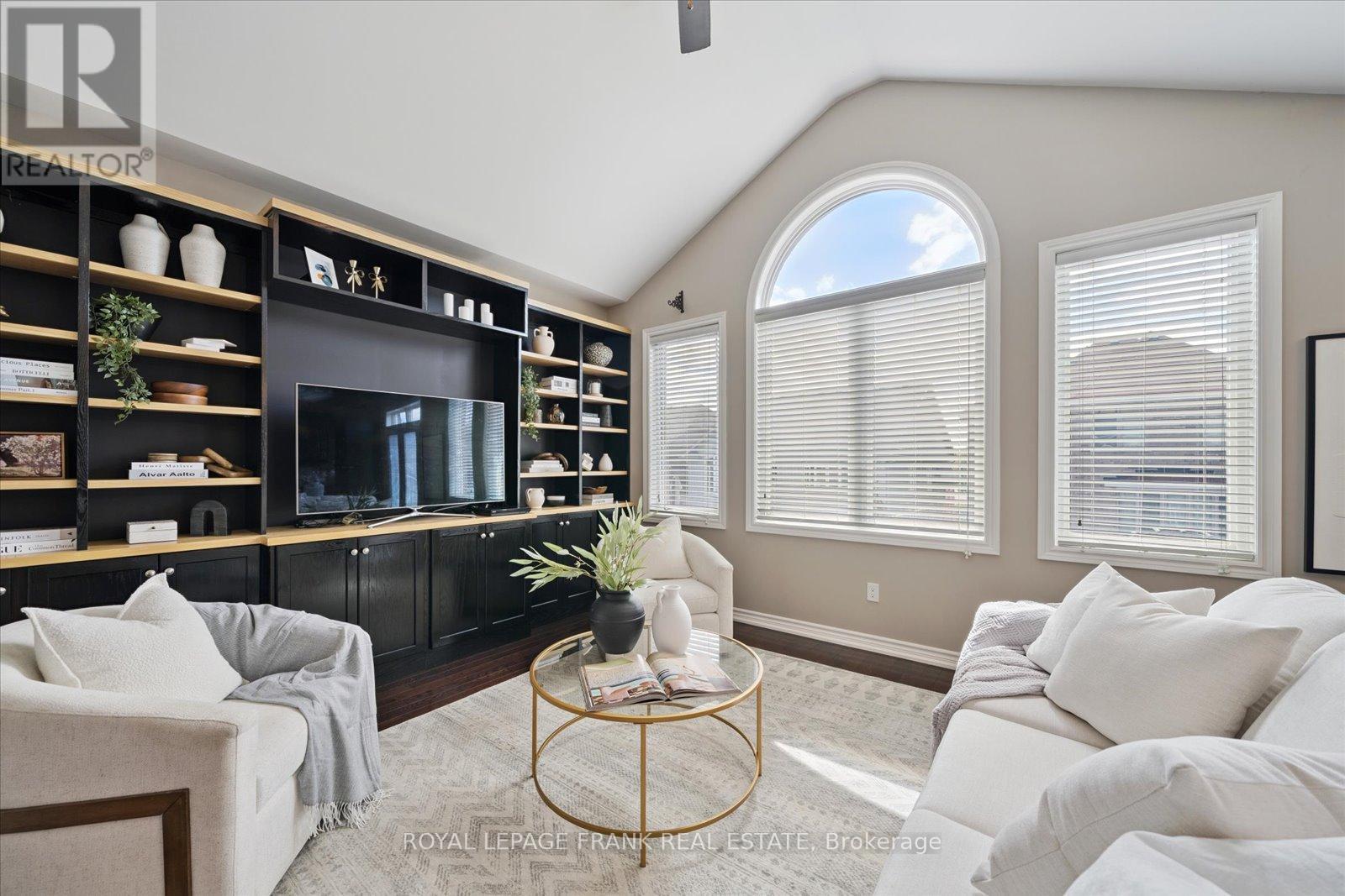 












24 BURNING SPRINGS PLACE

,
Whitby (Brooklin),




Ontario
L1M0K1

