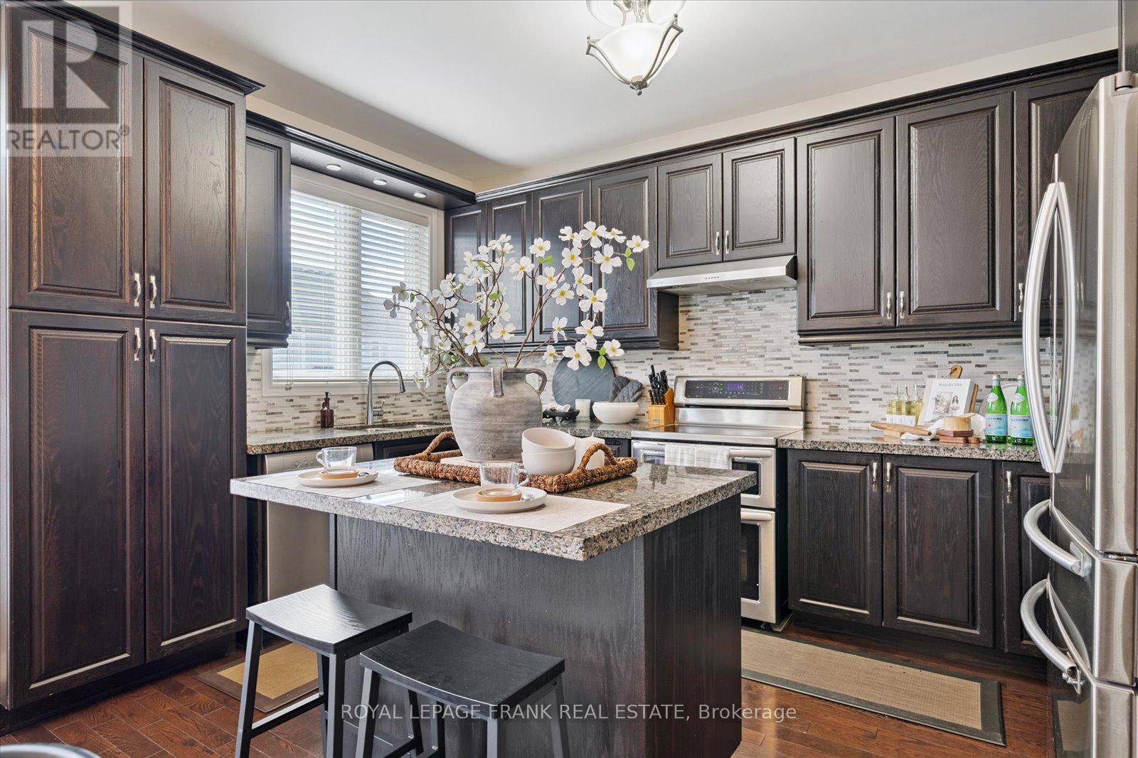 












24 BURNING SPRINGS PLACE

,
Whitby (Brooklin),




Ontario
L1M0K1

