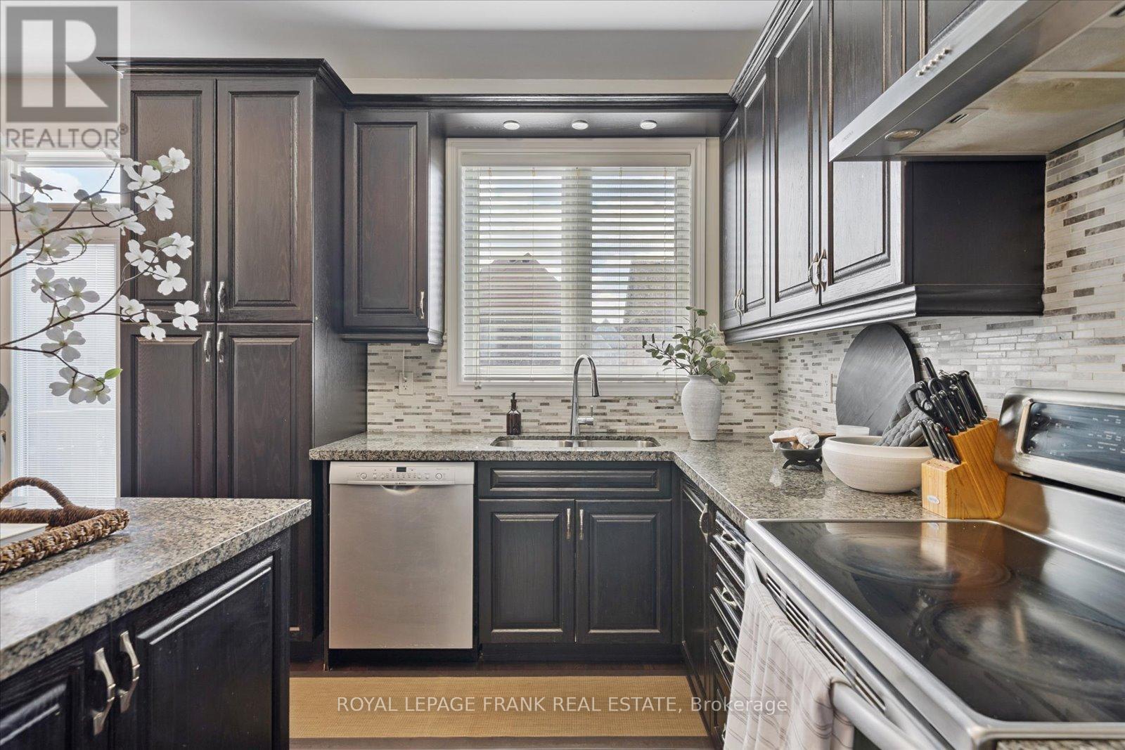 












24 BURNING SPRINGS PLACE

,
Whitby (Brooklin),




Ontario
L1M0K1

