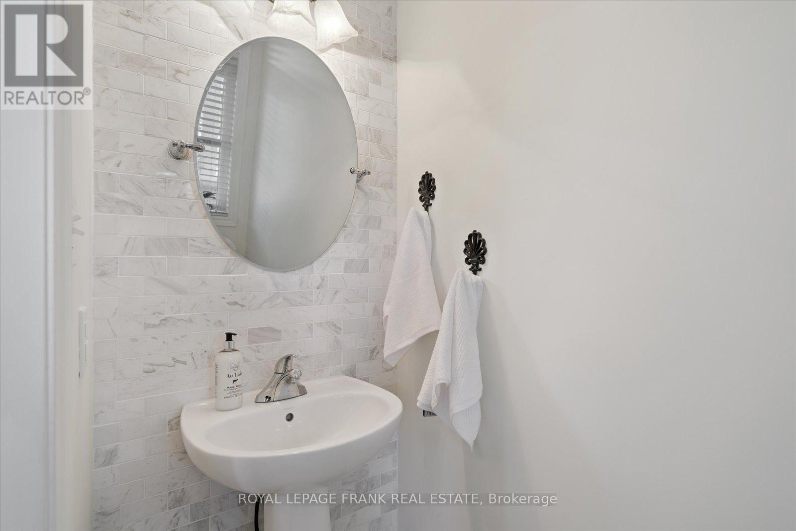 












24 BURNING SPRINGS PLACE

,
Whitby (Brooklin),




Ontario
L1M0K1

