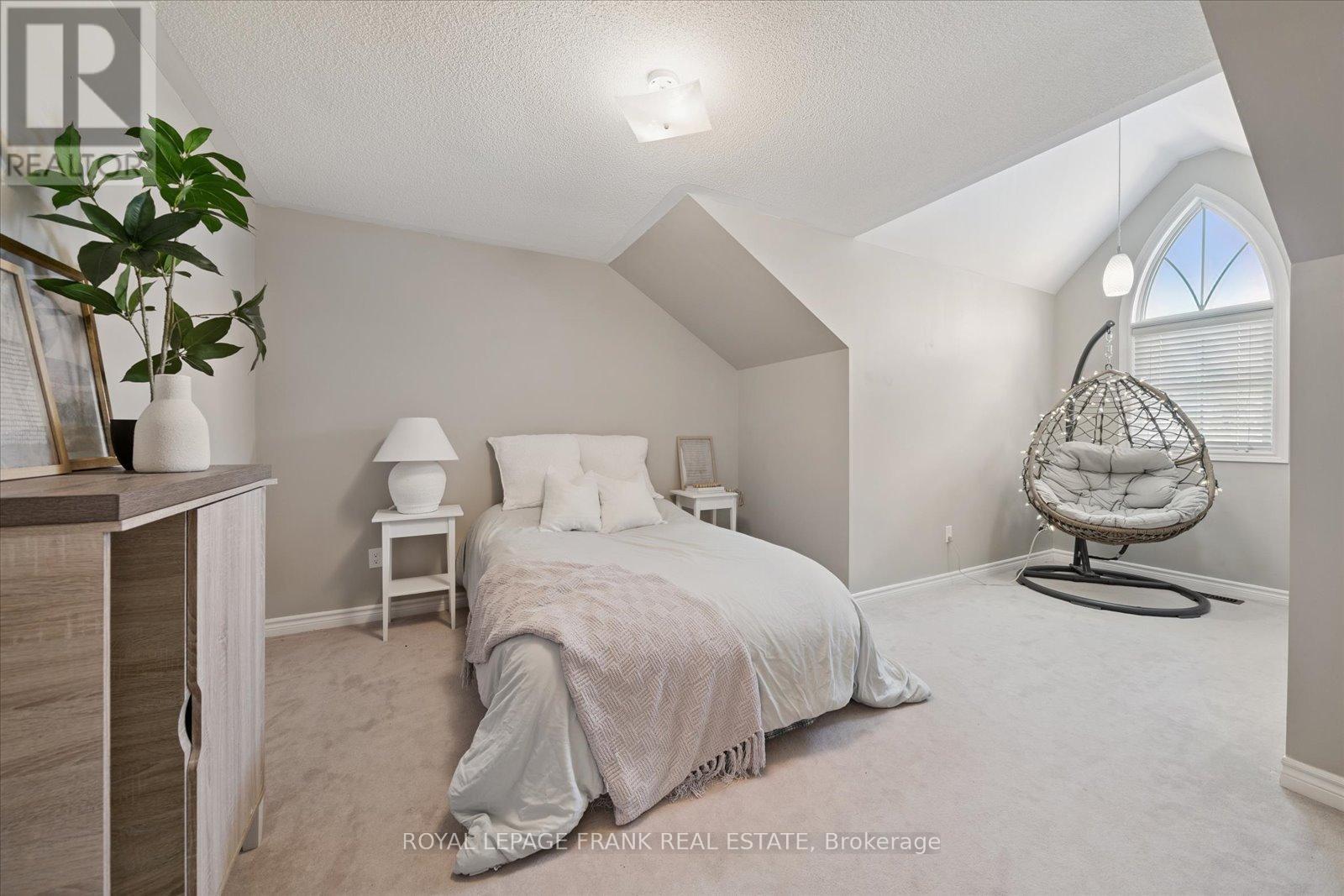 












24 BURNING SPRINGS PLACE

,
Whitby (Brooklin),




Ontario
L1M0K1

