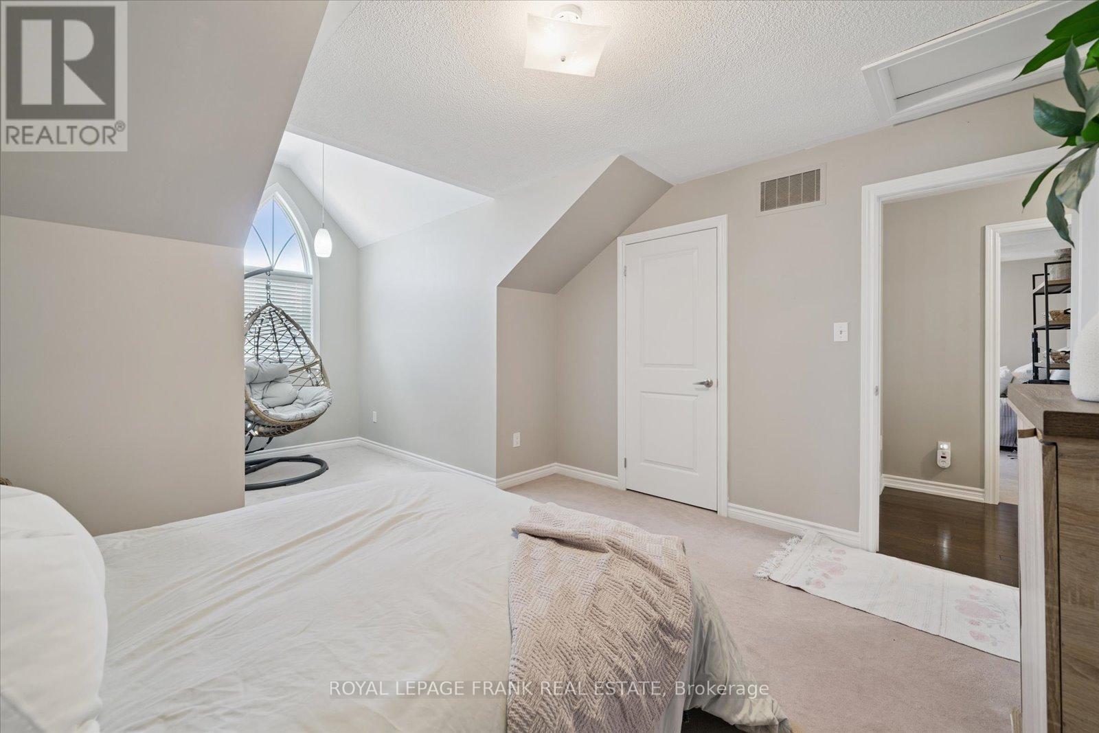 












24 BURNING SPRINGS PLACE

,
Whitby (Brooklin),




Ontario
L1M0K1

