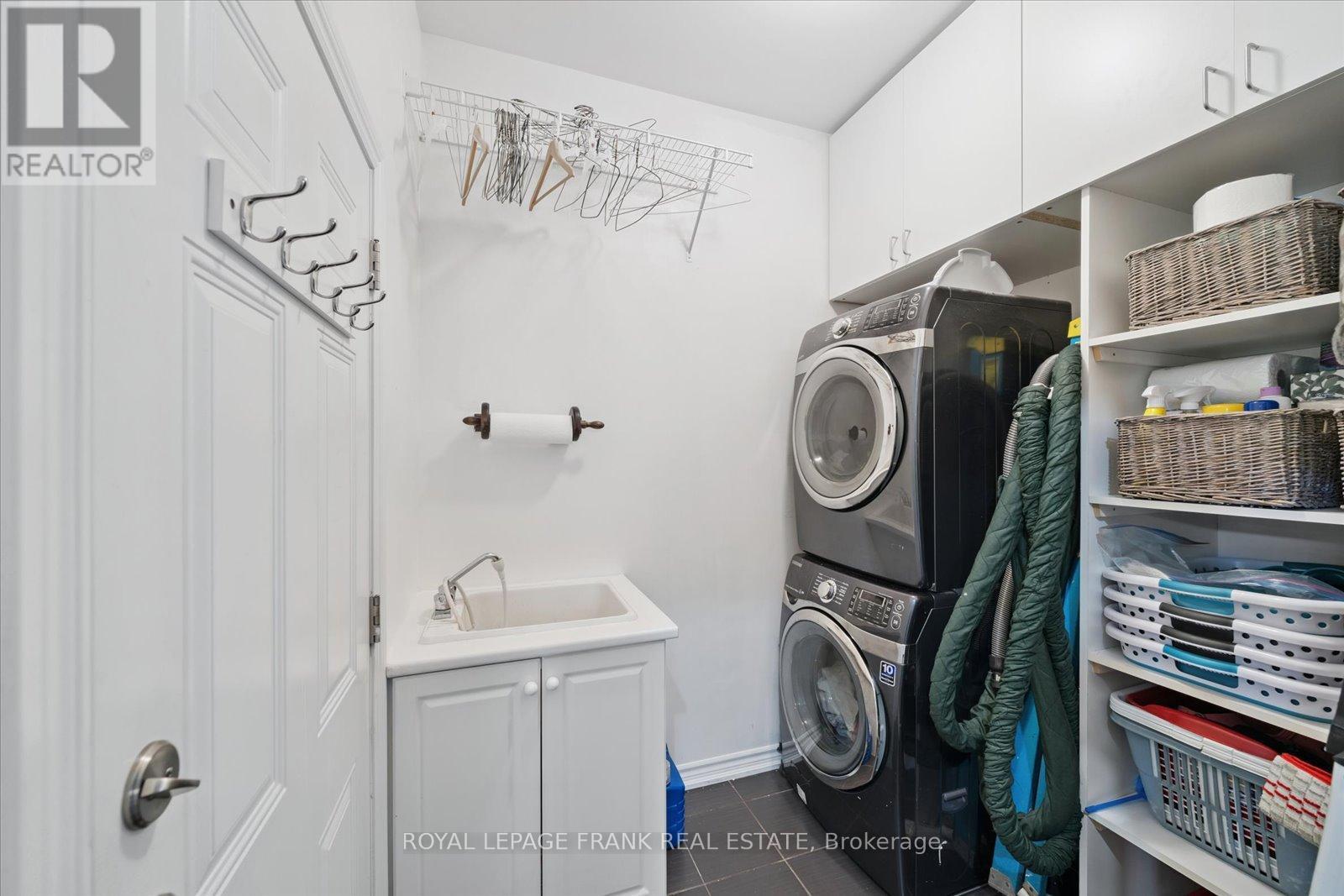 












24 BURNING SPRINGS PLACE

,
Whitby (Brooklin),




Ontario
L1M0K1


