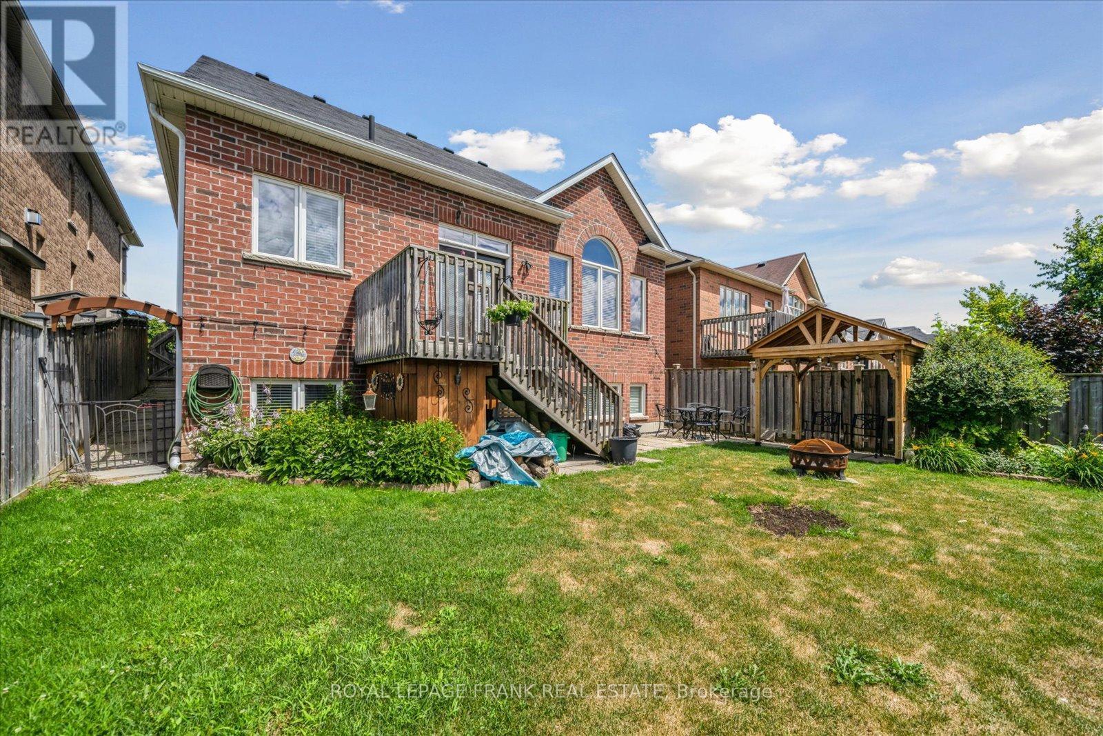












24 BURNING SPRINGS PLACE

,
Whitby (Brooklin),




Ontario
L1M0K1

