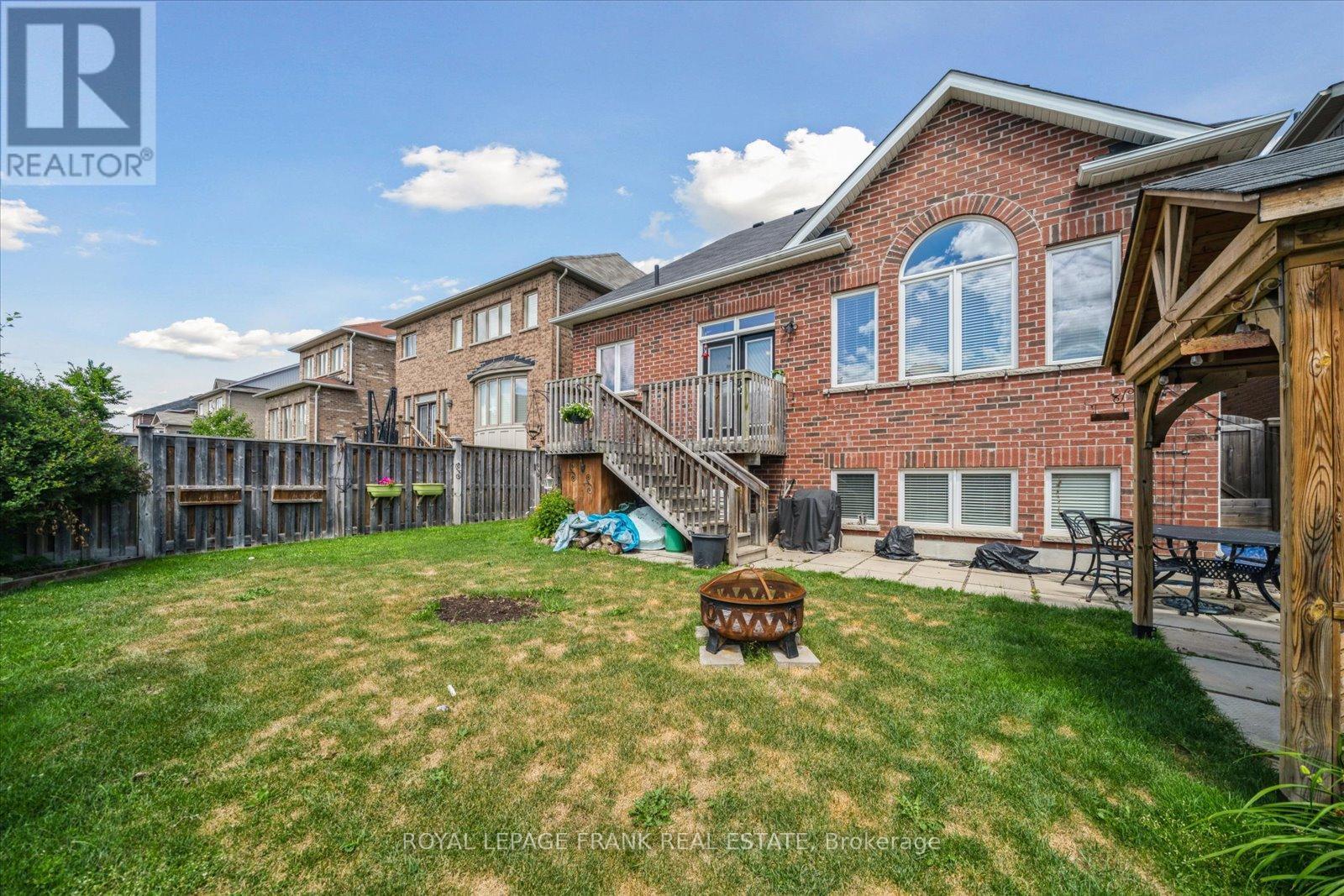 












24 BURNING SPRINGS PLACE

,
Whitby (Brooklin),




Ontario
L1M0K1

