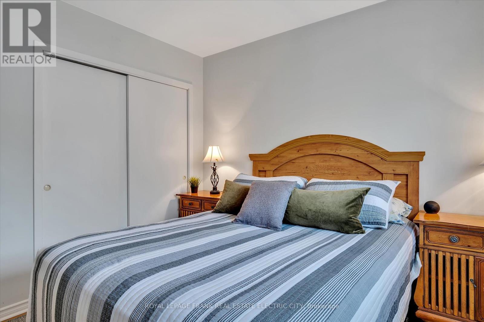 












887 WESTDALE AVENUE

,
Peterborough North (South),




Ontario
K9H6C5

