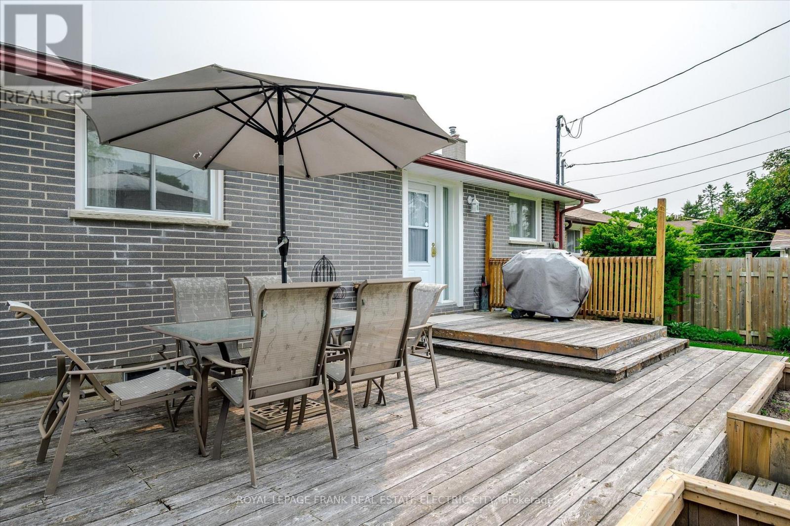












887 WESTDALE AVENUE

,
Peterborough North (South),




Ontario
K9H6C5

