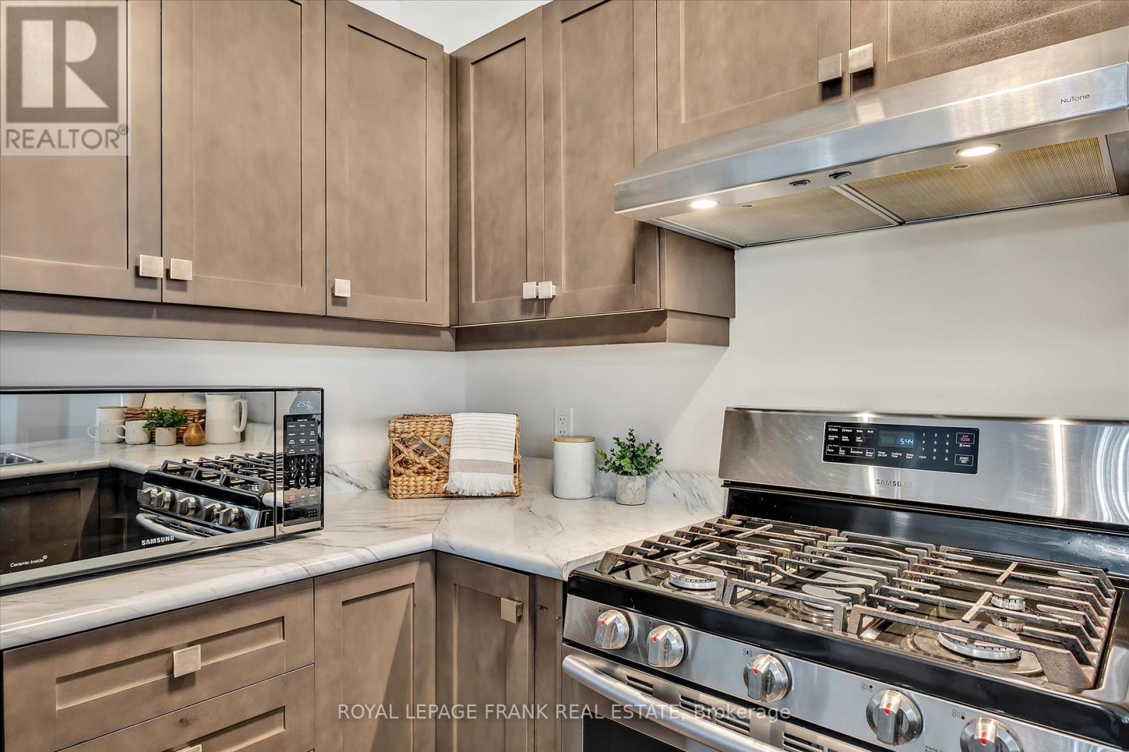 












562 GRANGE WAY

,
Peterborough North (North),




Ontario
K9H0G5

