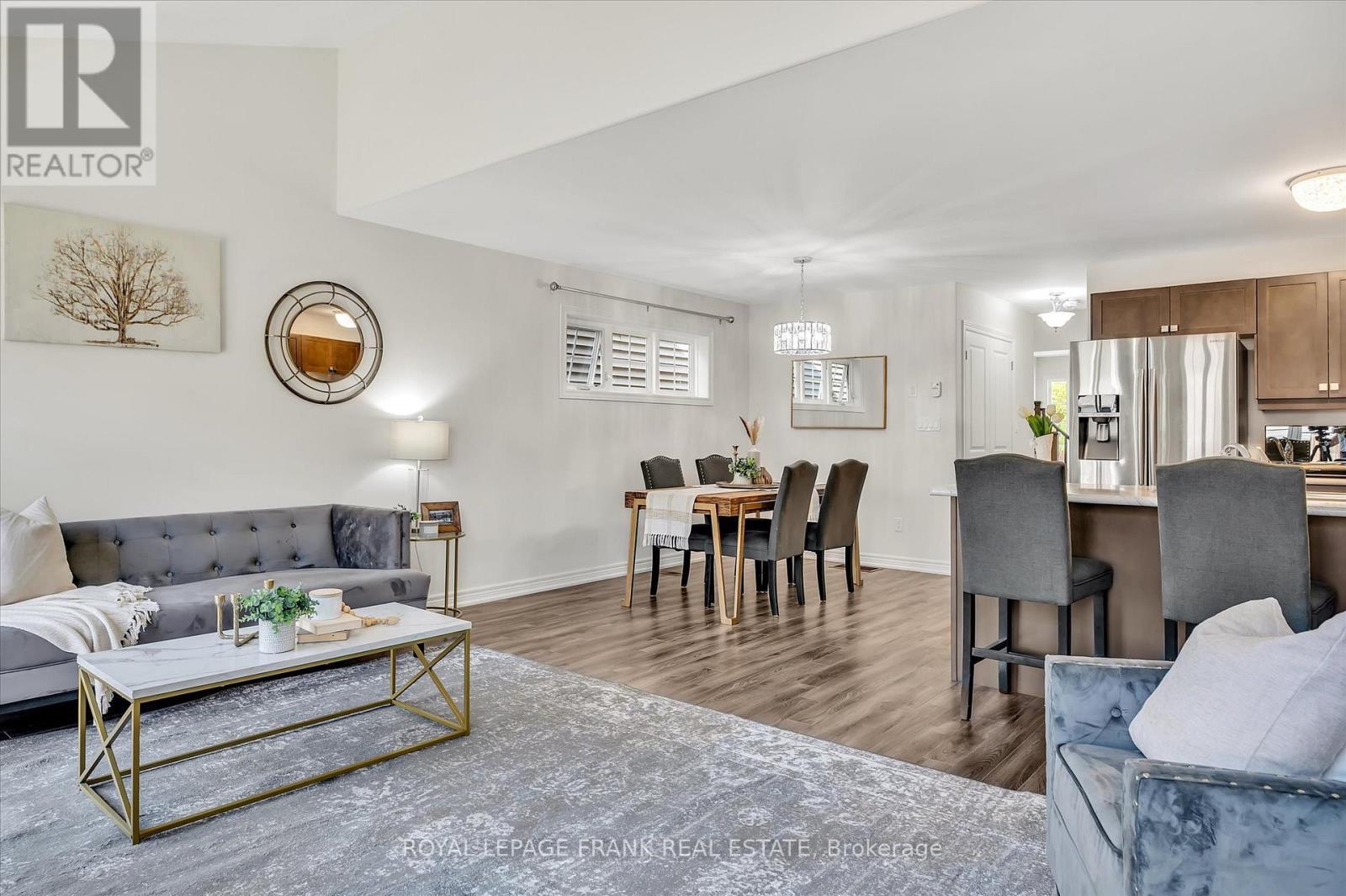 












562 GRANGE WAY

,
Peterborough North (North),




Ontario
K9H0G5

