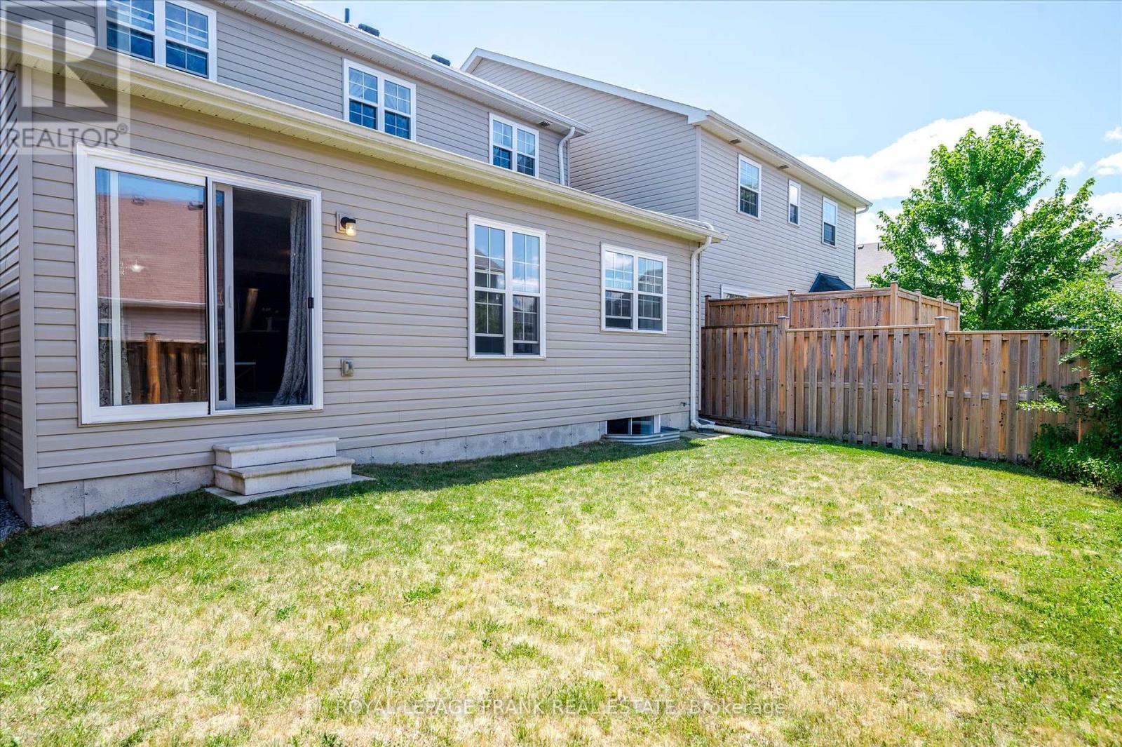 












562 GRANGE WAY

,
Peterborough North (North),




Ontario
K9H0G5

