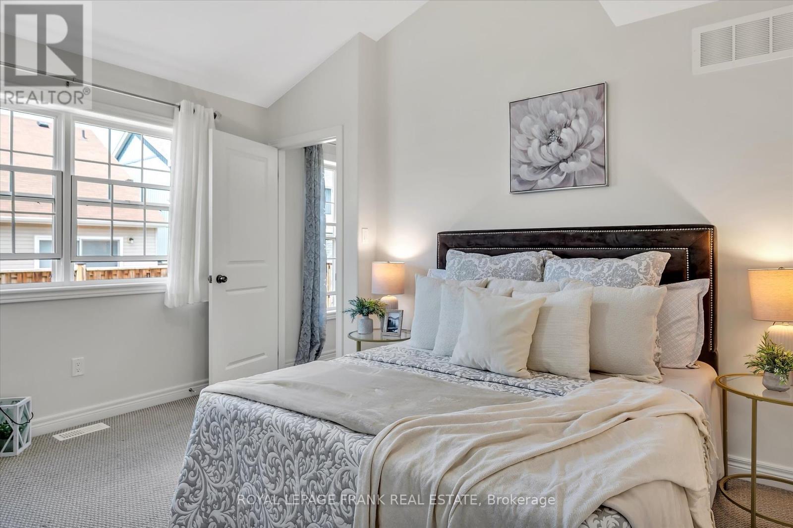 












562 GRANGE WAY

,
Peterborough North (North),




Ontario
K9H0G5

