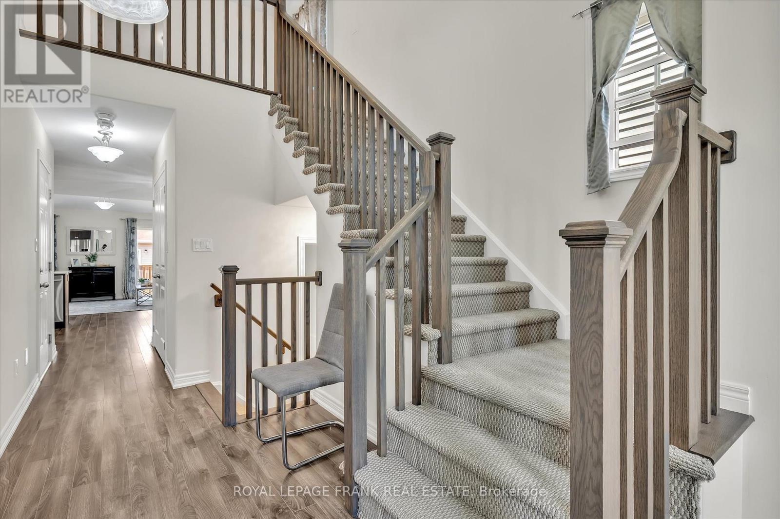 












562 GRANGE WAY

,
Peterborough North (North),




Ontario
K9H0G5

