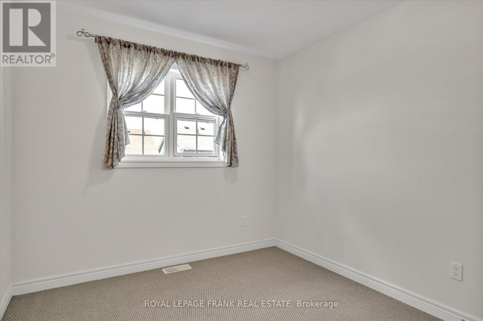 












562 GRANGE WAY

,
Peterborough North (North),




Ontario
K9H0G5

