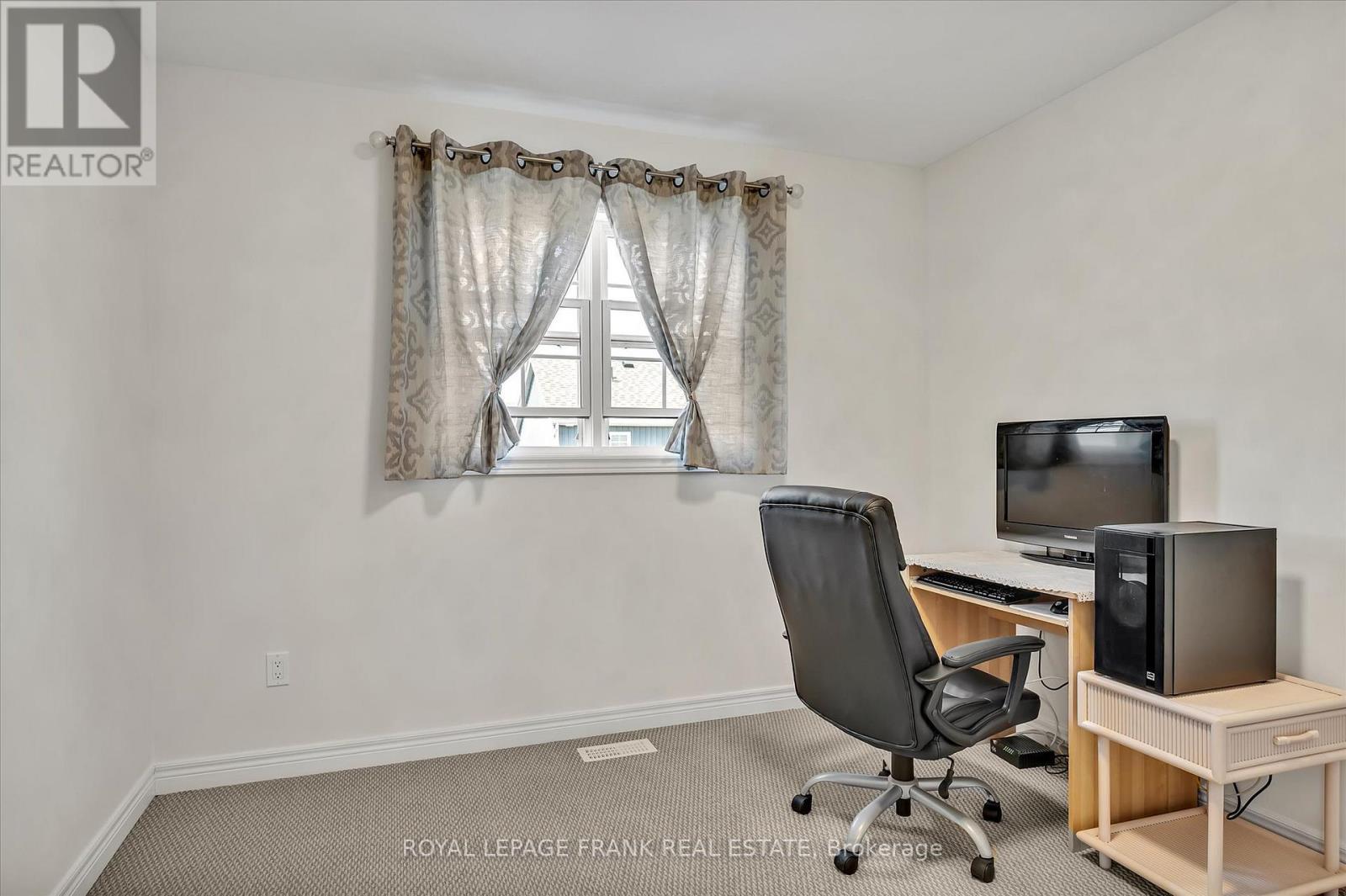 












562 GRANGE WAY

,
Peterborough North (North),




Ontario
K9H0G5

