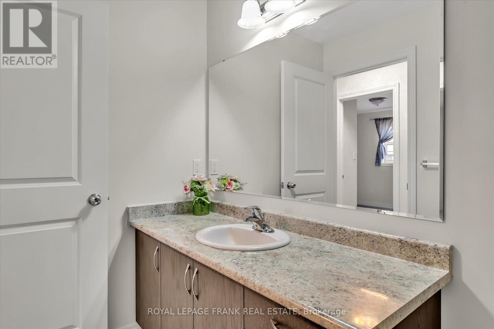 












562 GRANGE WAY

,
Peterborough North (North),




Ontario
K9H0G5

