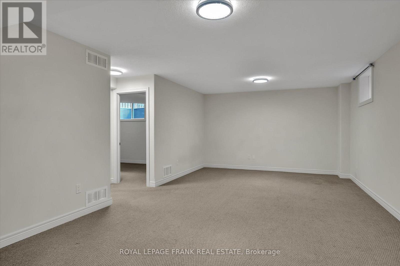 












562 GRANGE WAY

,
Peterborough North (North),




Ontario
K9H0G5

