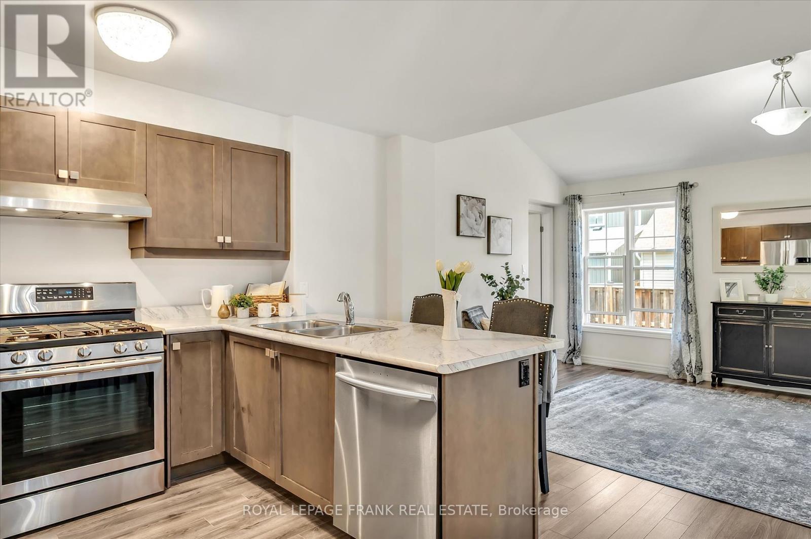 












562 GRANGE WAY

,
Peterborough North (North),




Ontario
K9H0G5

