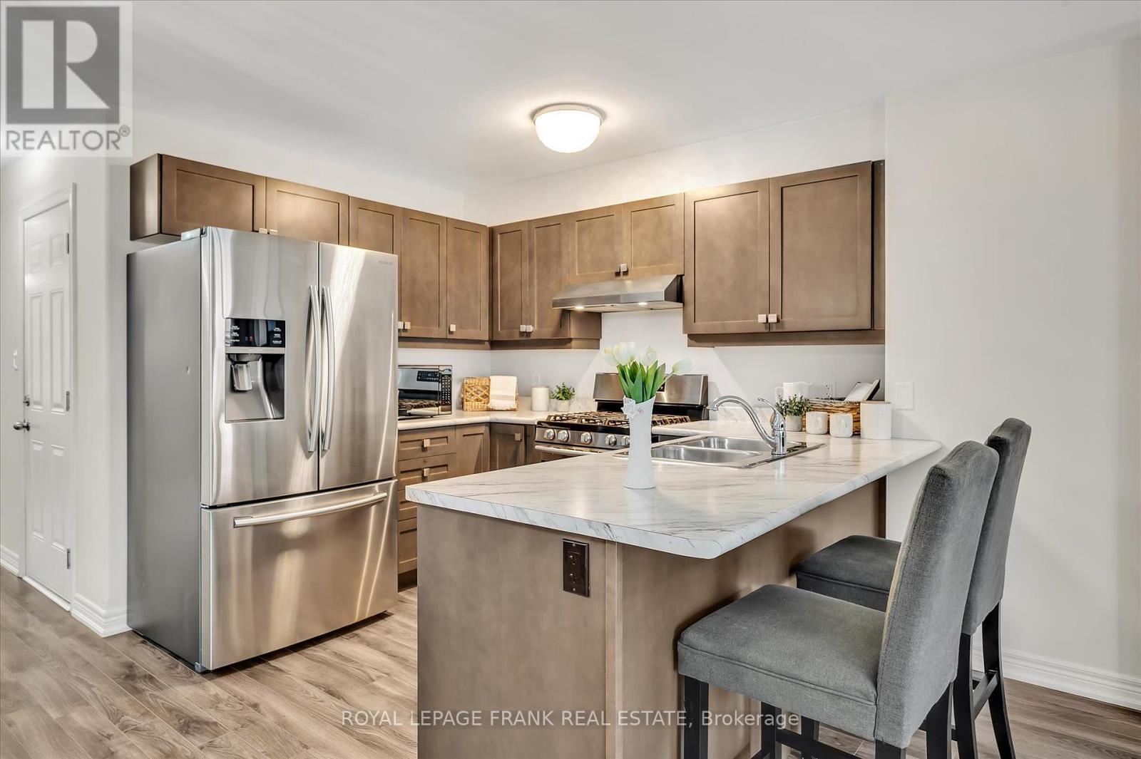 












562 GRANGE WAY

,
Peterborough North (North),




Ontario
K9H0G5

