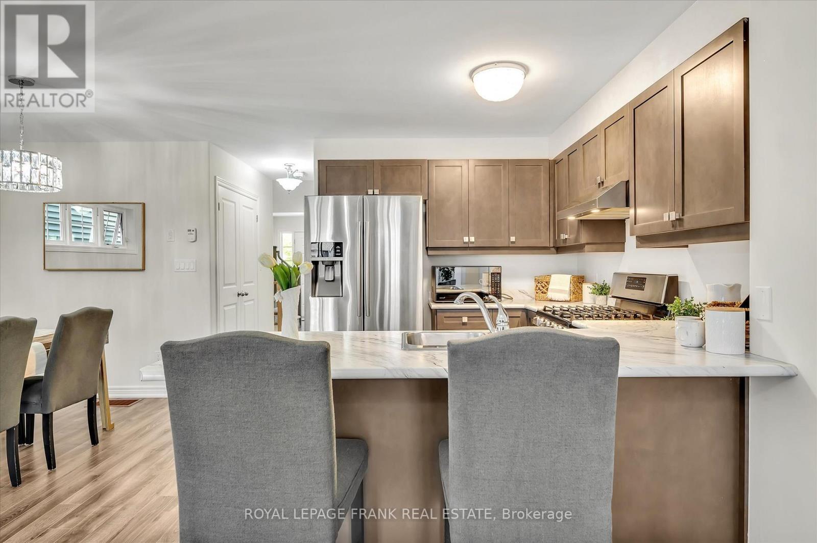 












562 GRANGE WAY

,
Peterborough North (North),




Ontario
K9H0G5

