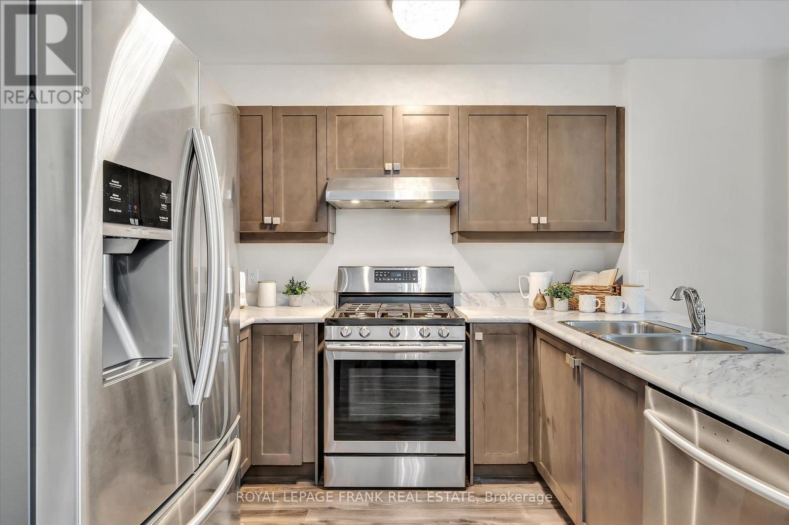 












562 GRANGE WAY

,
Peterborough North (North),




Ontario
K9H0G5

