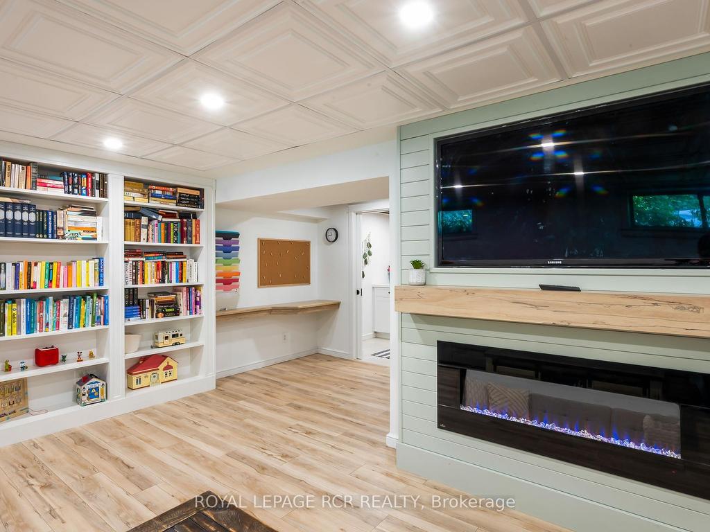 









23


Highland

Drive,
Orangeville,




ON
L9W 2Y2

