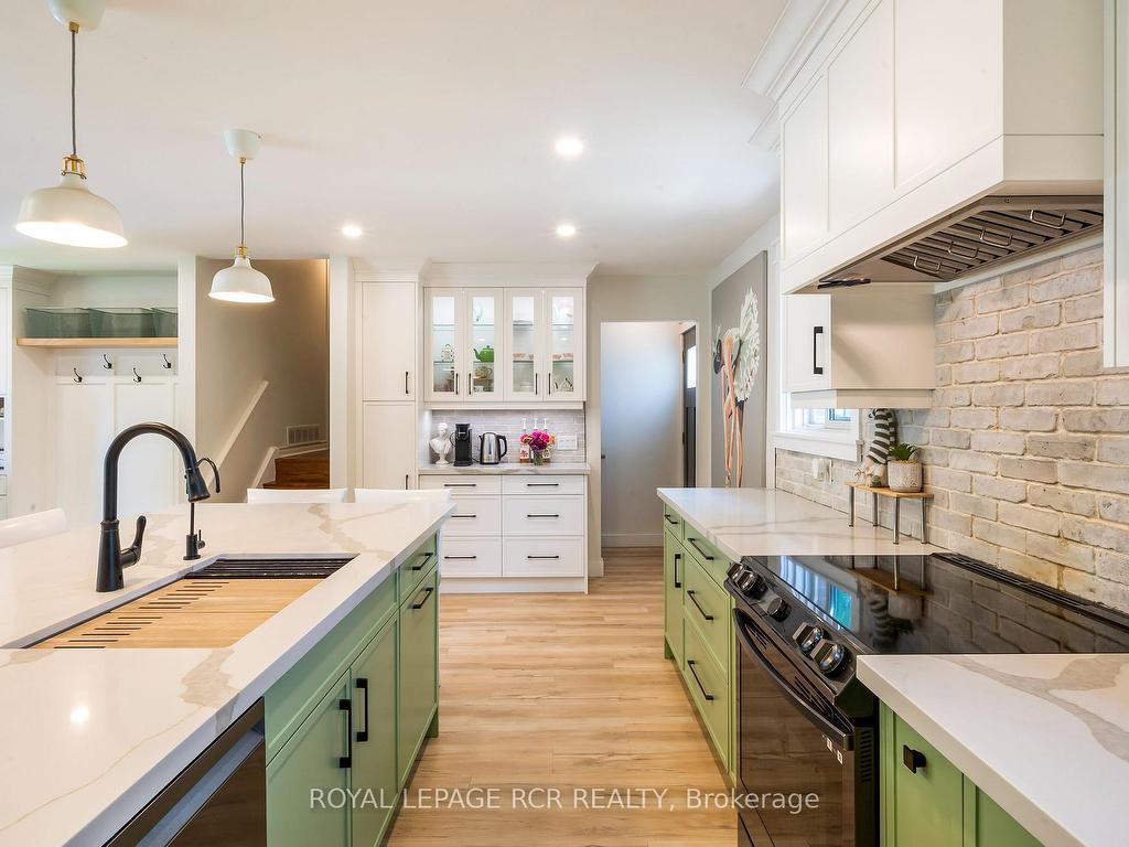 









23


Highland

Drive,
Orangeville,




ON
L9W 2Y2

