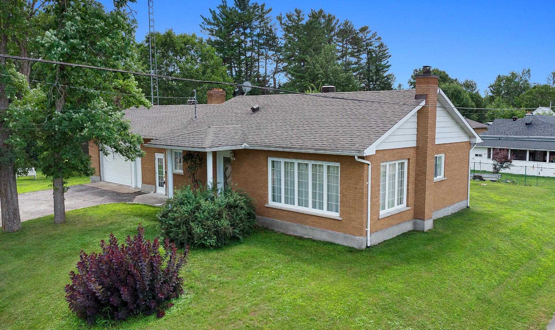 









35


Rue Frost

,
Fort-Coulonge,




QC
J0X1V0

