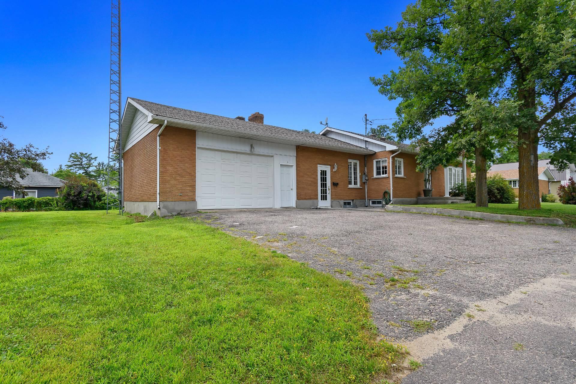 









35


Rue Frost

,
Fort-Coulonge,




QC
J0X1V0

